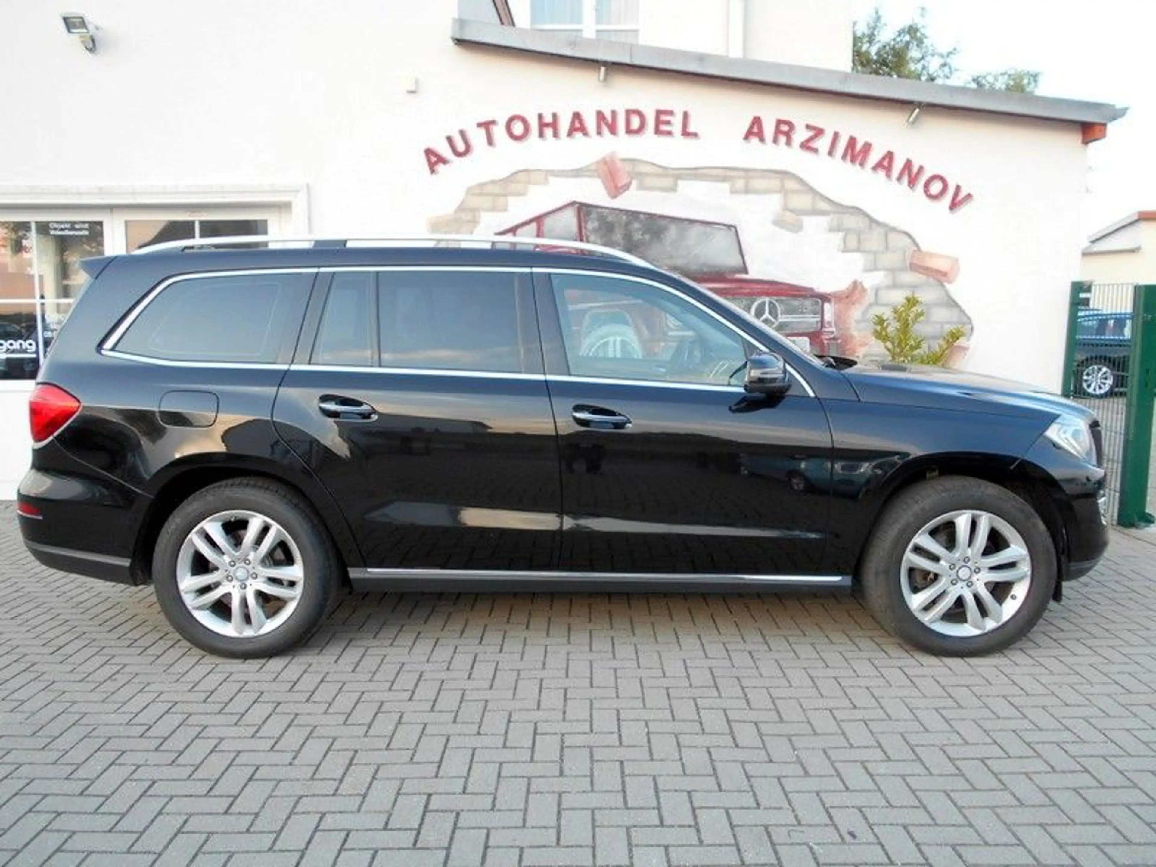 Mercedes-Benz GL 350 BlueTec 4Matic AIRMATIC/NAVI/TV/LEDER/PANO — photo 3
