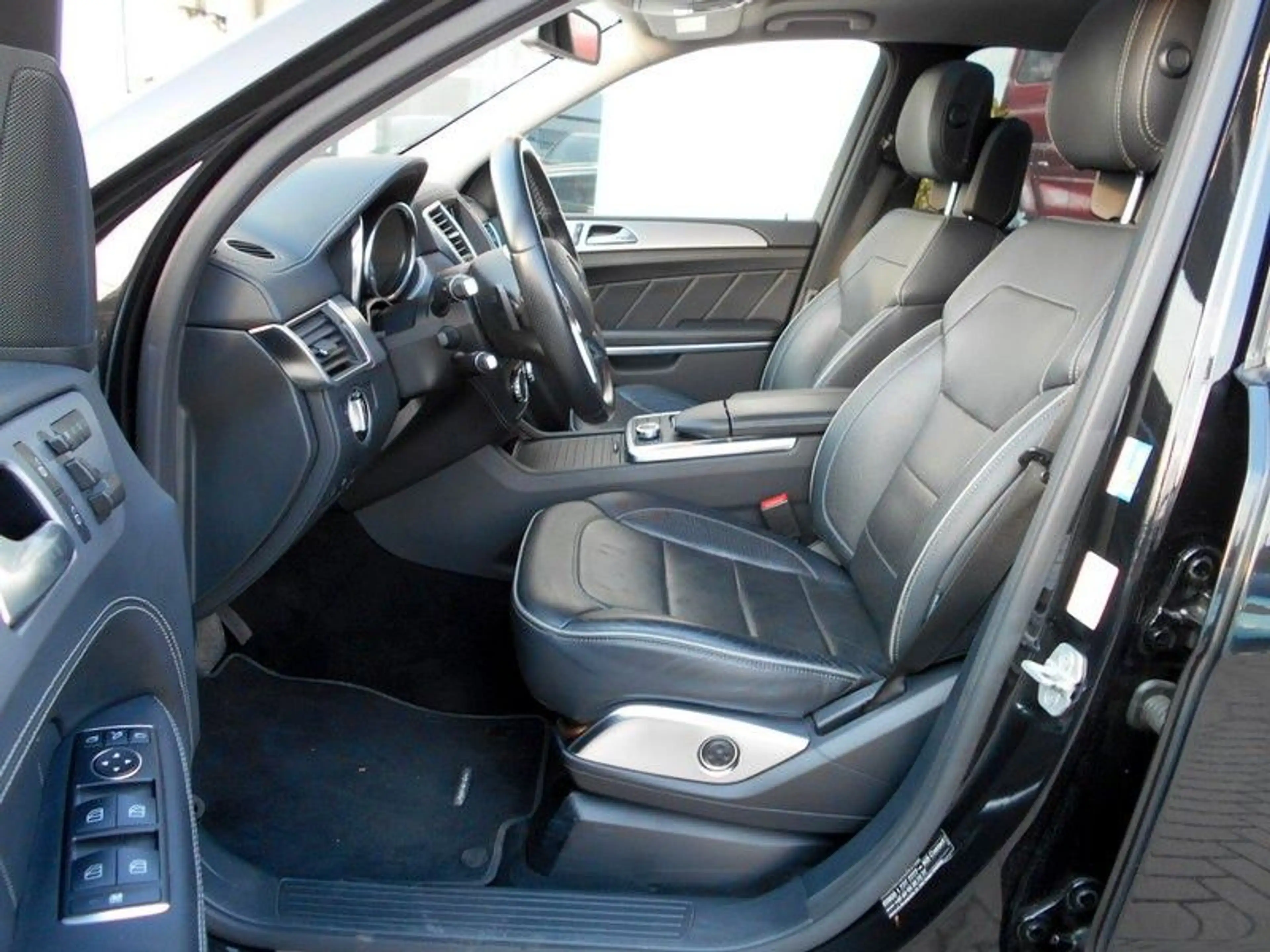 Mercedes-Benz GL 350 BlueTec 4Matic AIRMATIC/NAVI/TV/LEDER/PANO — photo 8
