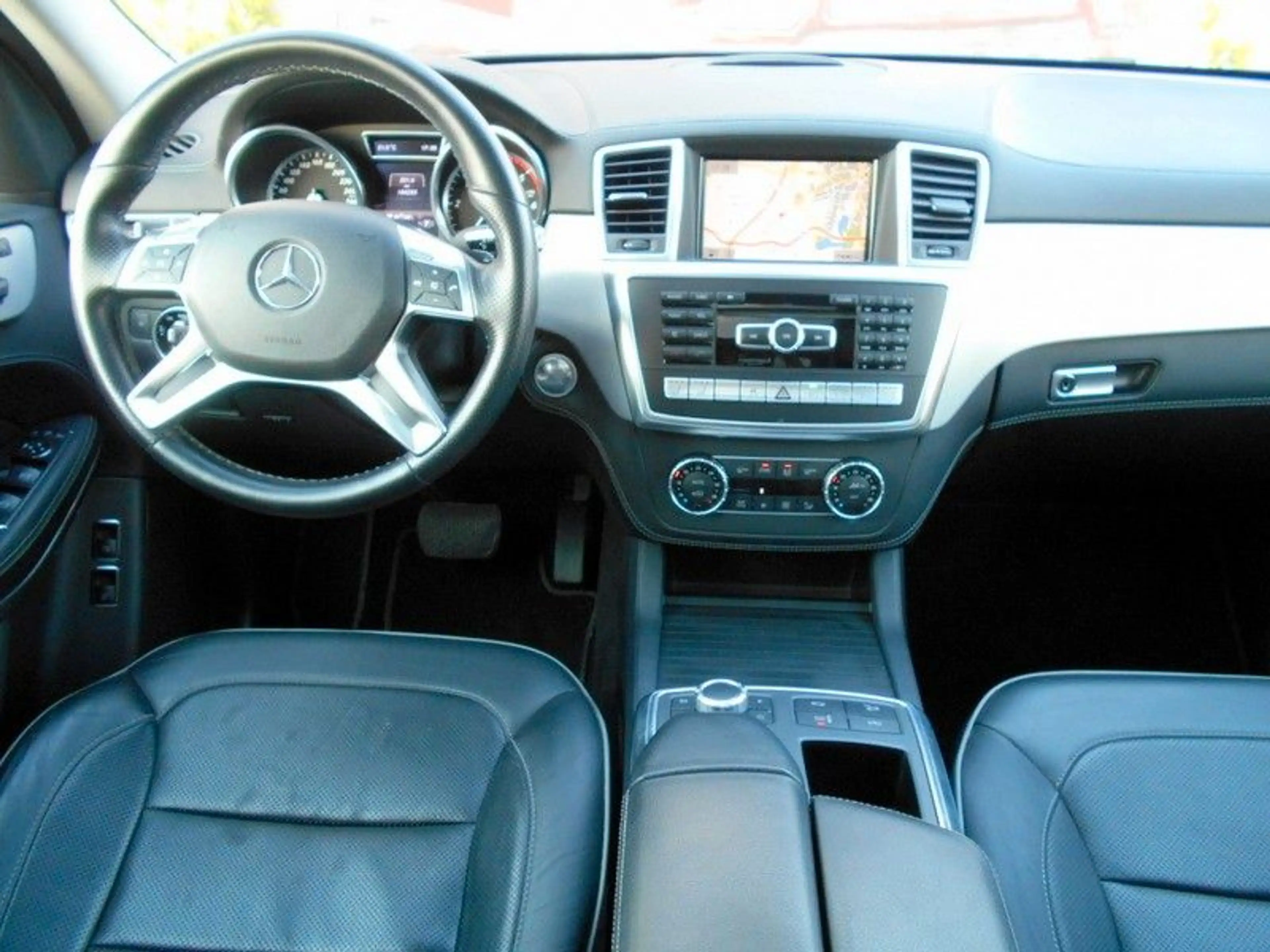 Mercedes-Benz GL 350 BlueTec 4Matic AIRMATIC/NAVI/TV/LEDER/PANO — photo 2