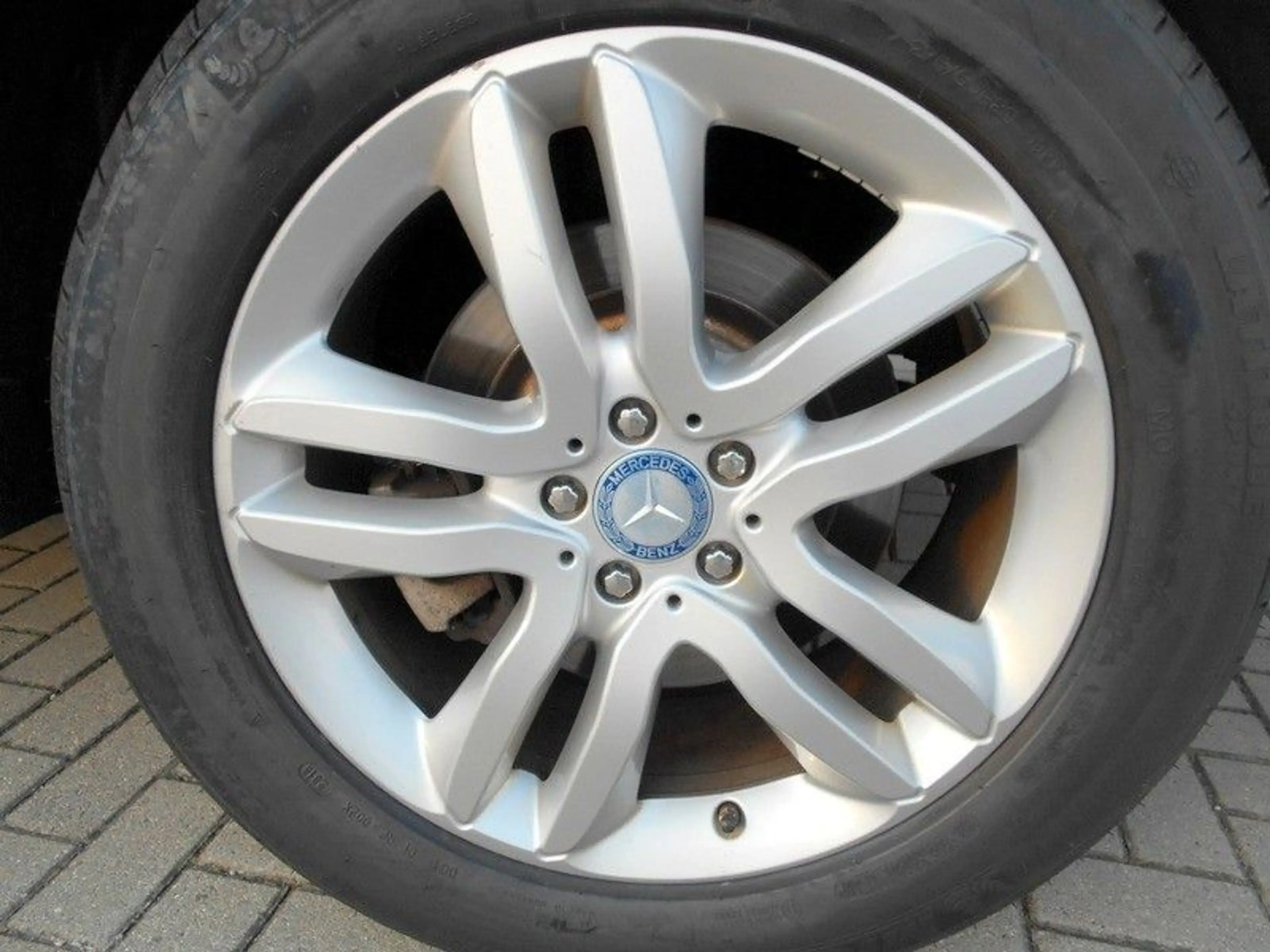 Mercedes-Benz GL 350 BlueTec 4Matic AIRMATIC/NAVI/TV/LEDER/PANO — photo 14