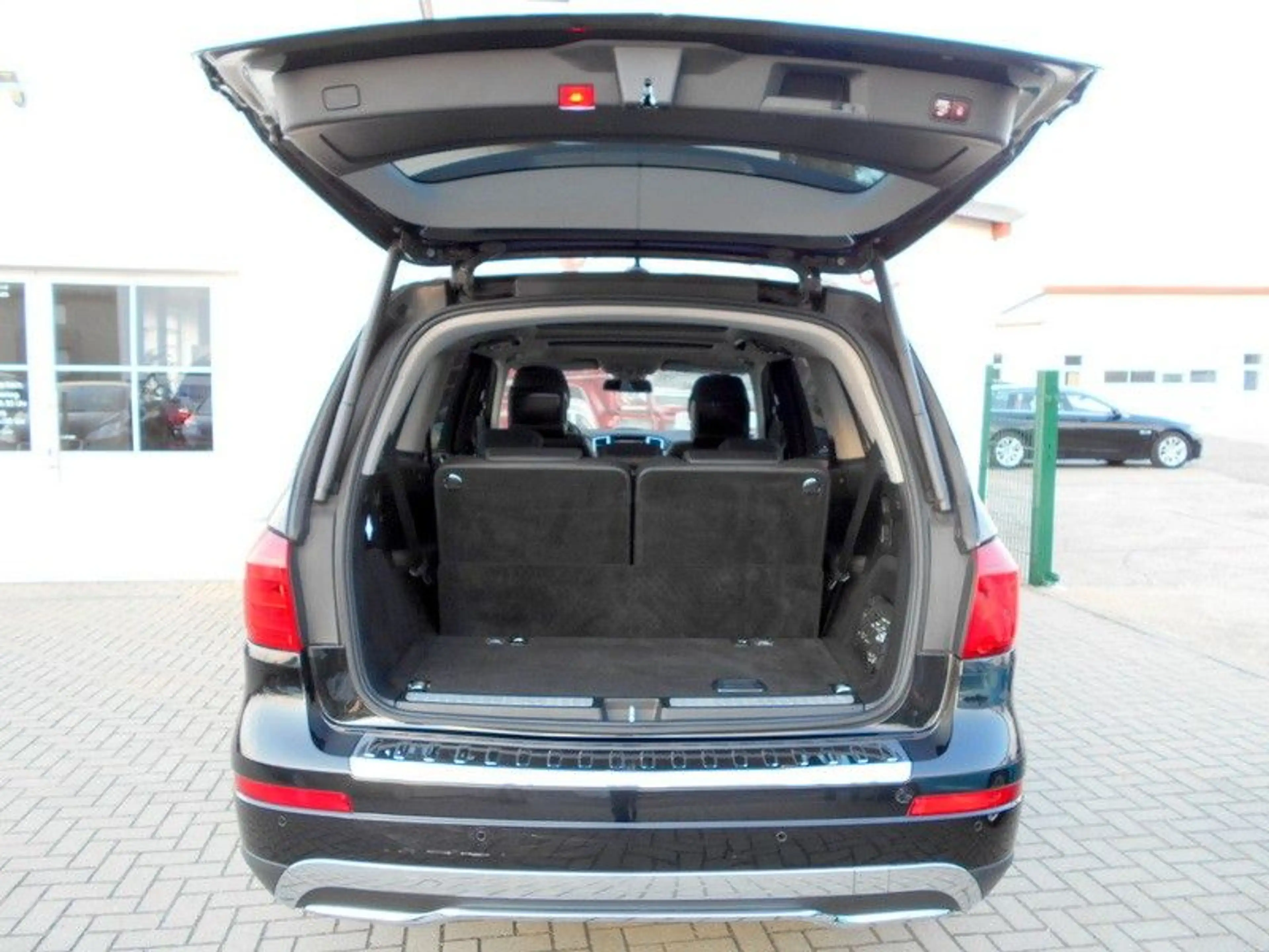 Mercedes-Benz GL 350 BlueTec 4Matic AIRMATIC/NAVI/TV/LEDER/PANO — photo 11