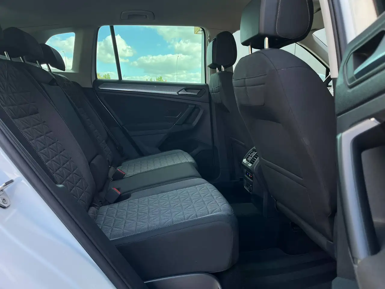 Volkswagen Tiguan 2.0 TDI DSG AdaptiveCruise Carplay Navi Stuurwielverwarming Garantie, миниатюра 25