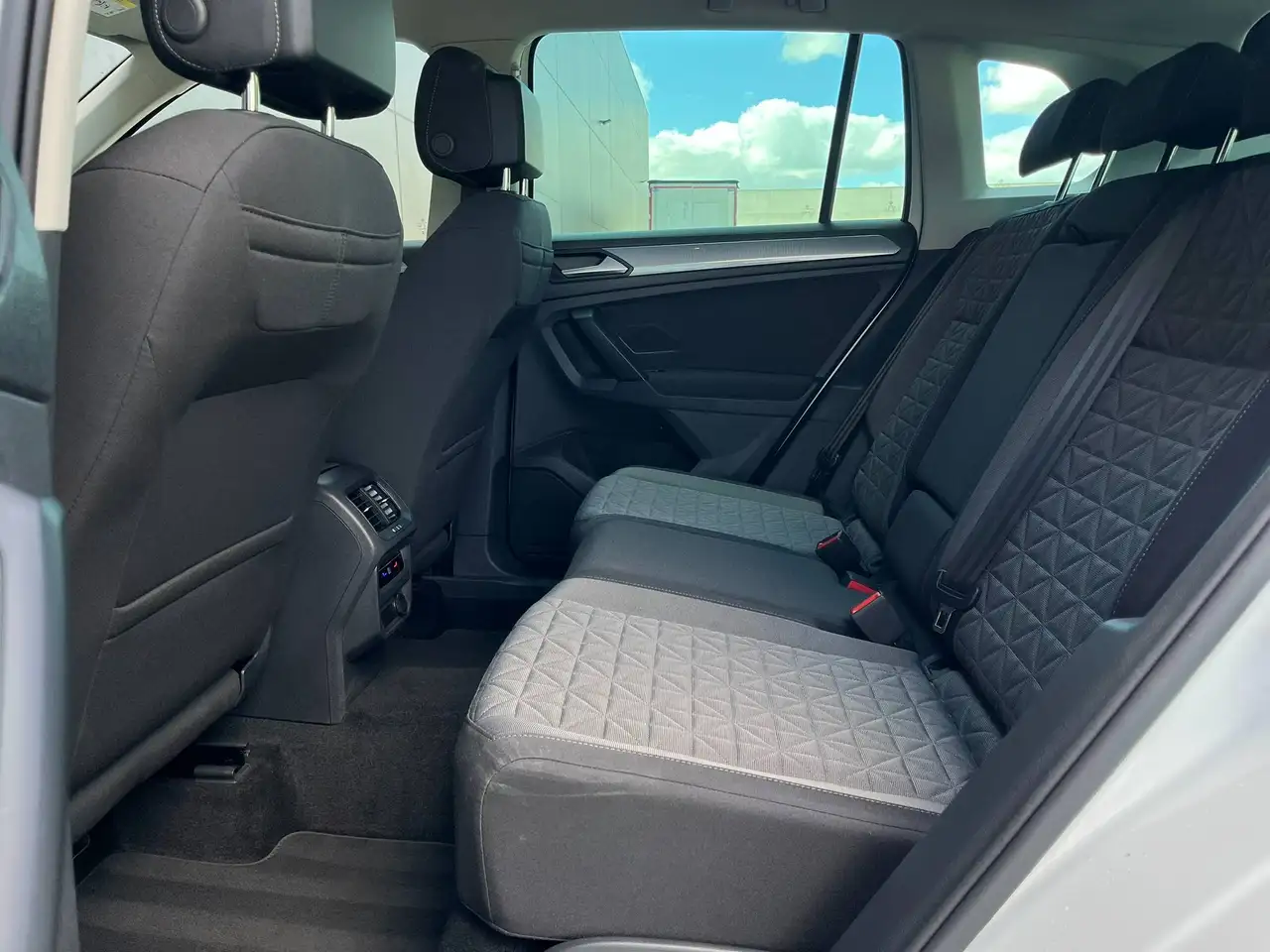 Volkswagen Tiguan 2.0 TDI DSG AdaptiveCruise Carplay Navi Stuurwielverwarming Garantie, миниатюра 26