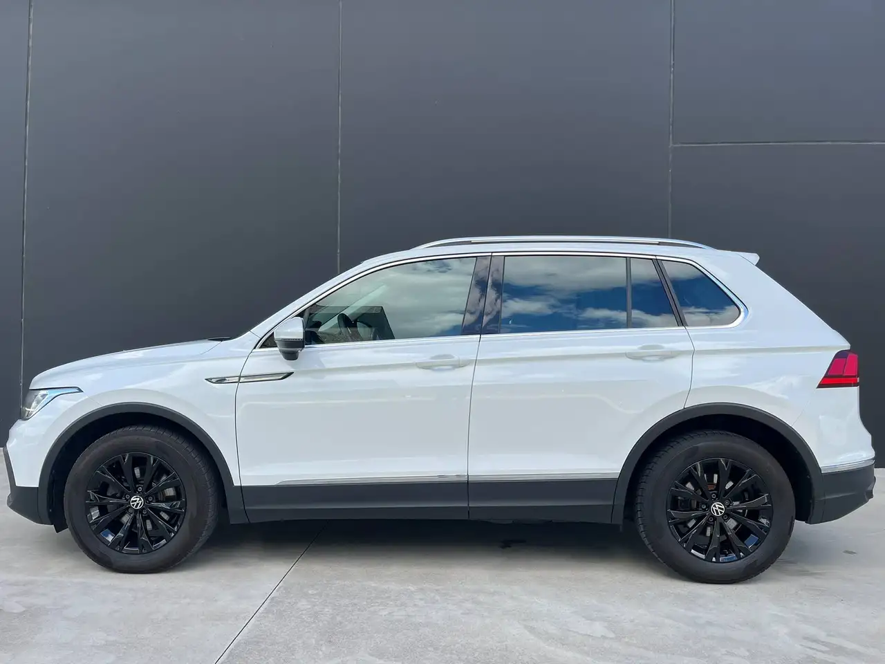 Volkswagen Tiguan 2.0 TDI DSG AdaptiveCruise Carplay Navi Stuurwielverwarming Garantie, миниатюра 5