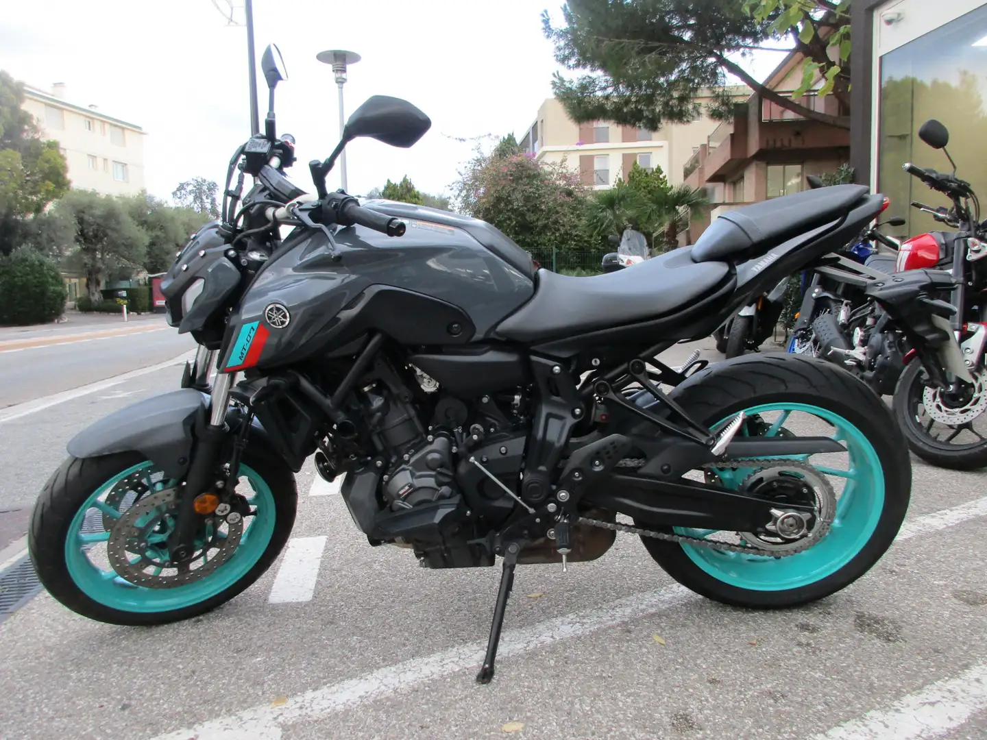 Yamaha MT-07 Gris - 1