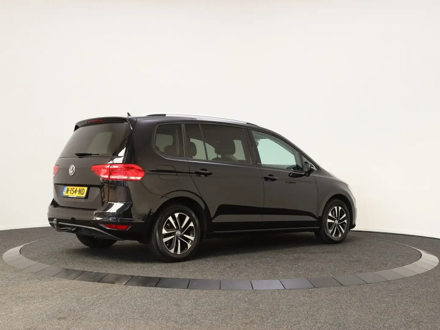 Volkswagen Touran 1.0 TSI Comfortline | 7-persoons | Navigatie | Afn Zwart - 2