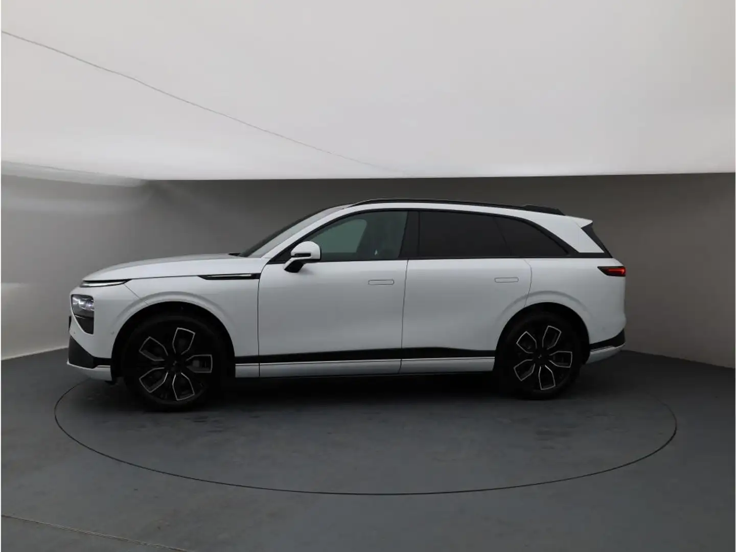 Xpeng G9 RWD Long Range 2025 AHK PremiumPaket 360Kam Biały - 2