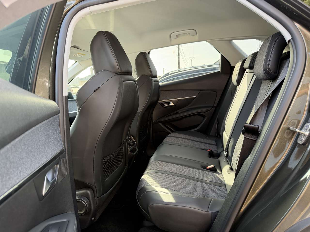 Peugeot 3008 2021 — photo 9 sur 22