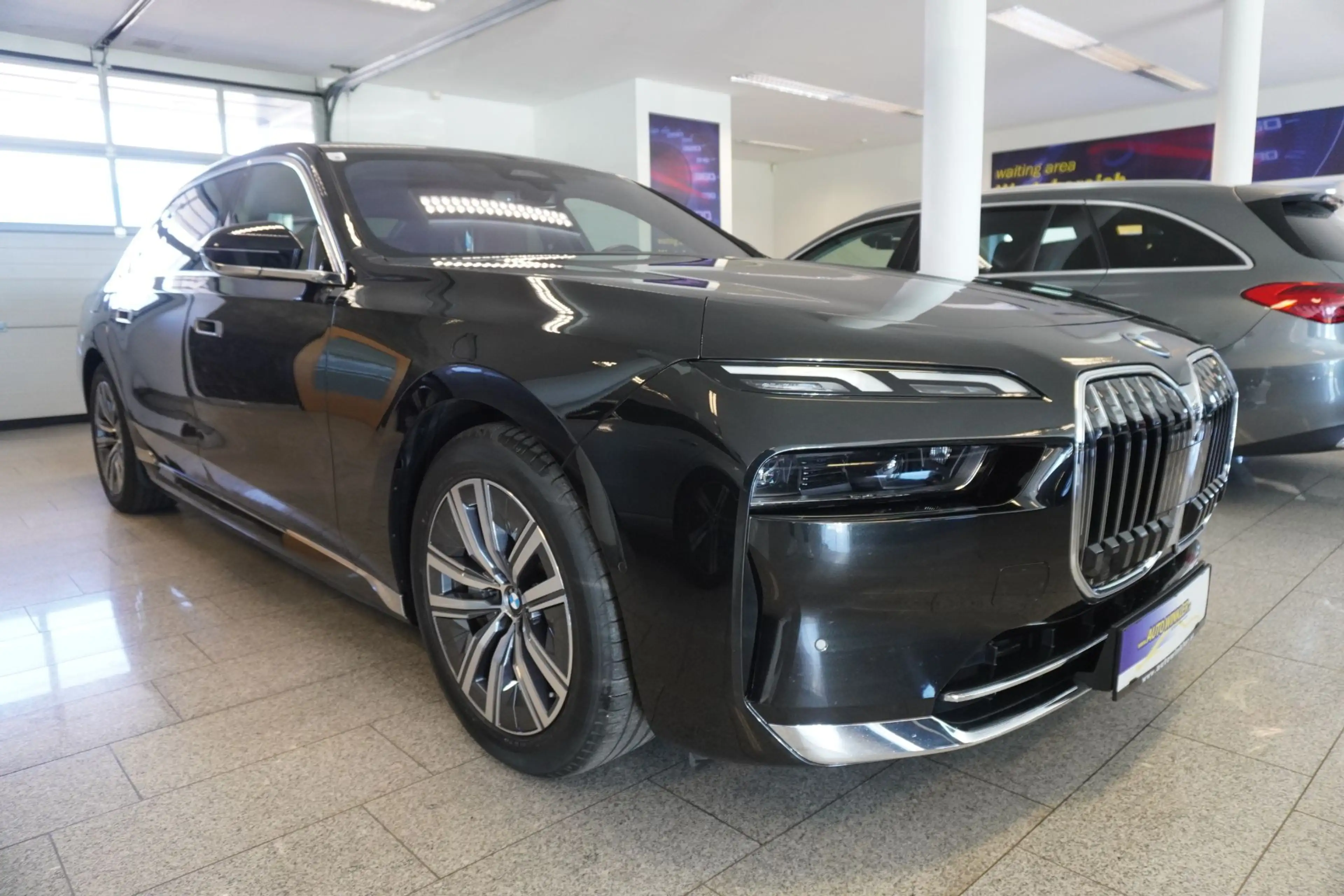 BMW 750 e xDrive Aut. Massage/Pano./Executive Lounge — photo 3