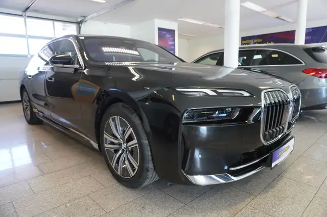 BMW 7 Series view 3