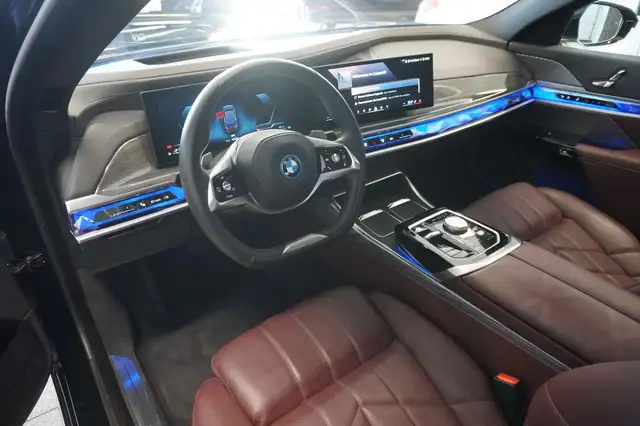 BMW 7 Series view 7