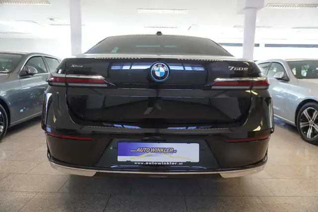 BMW 7 Series view 6