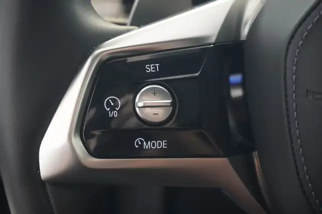 BMW 7 Series view 13