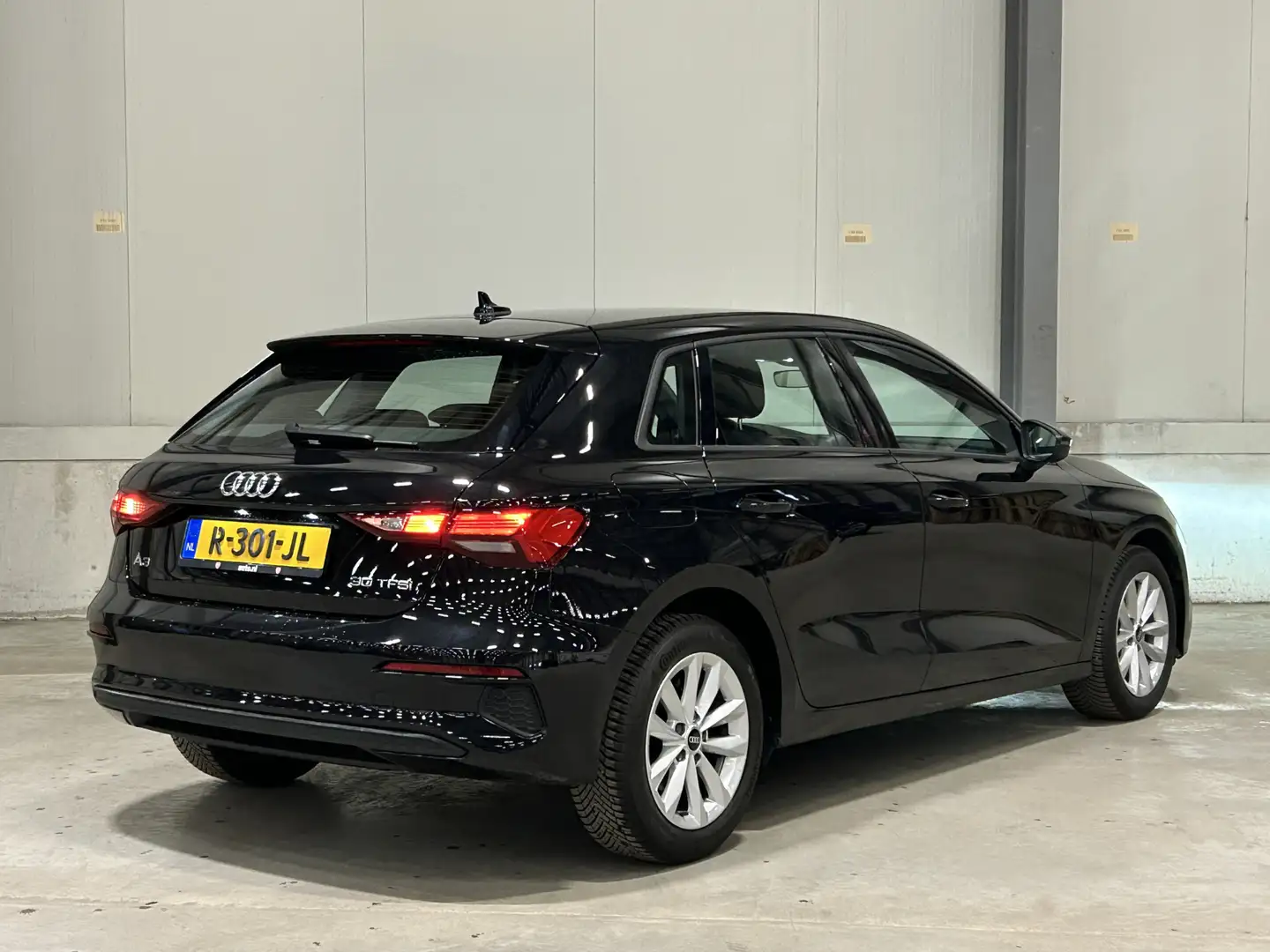 Audi A3 Sportback 30 TFSI Pro Line | Adapt Cruise Control Zwart - 2