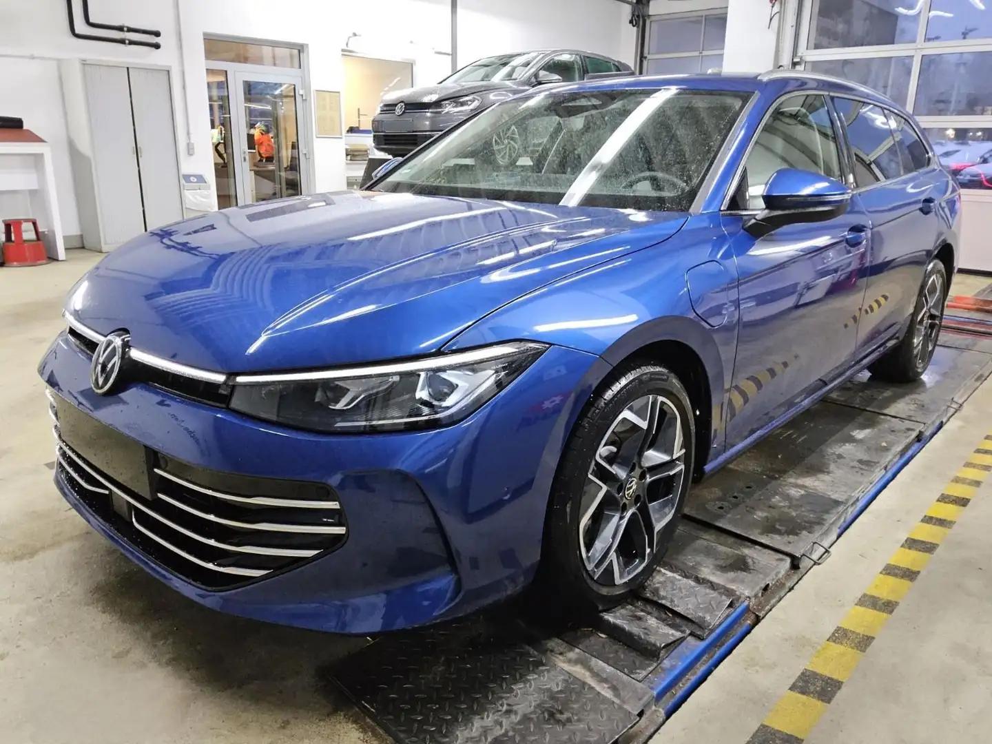 Volkswagen Passat Variant 1.5 eHybrid Elegance*Head-up*LED* Blau - 2