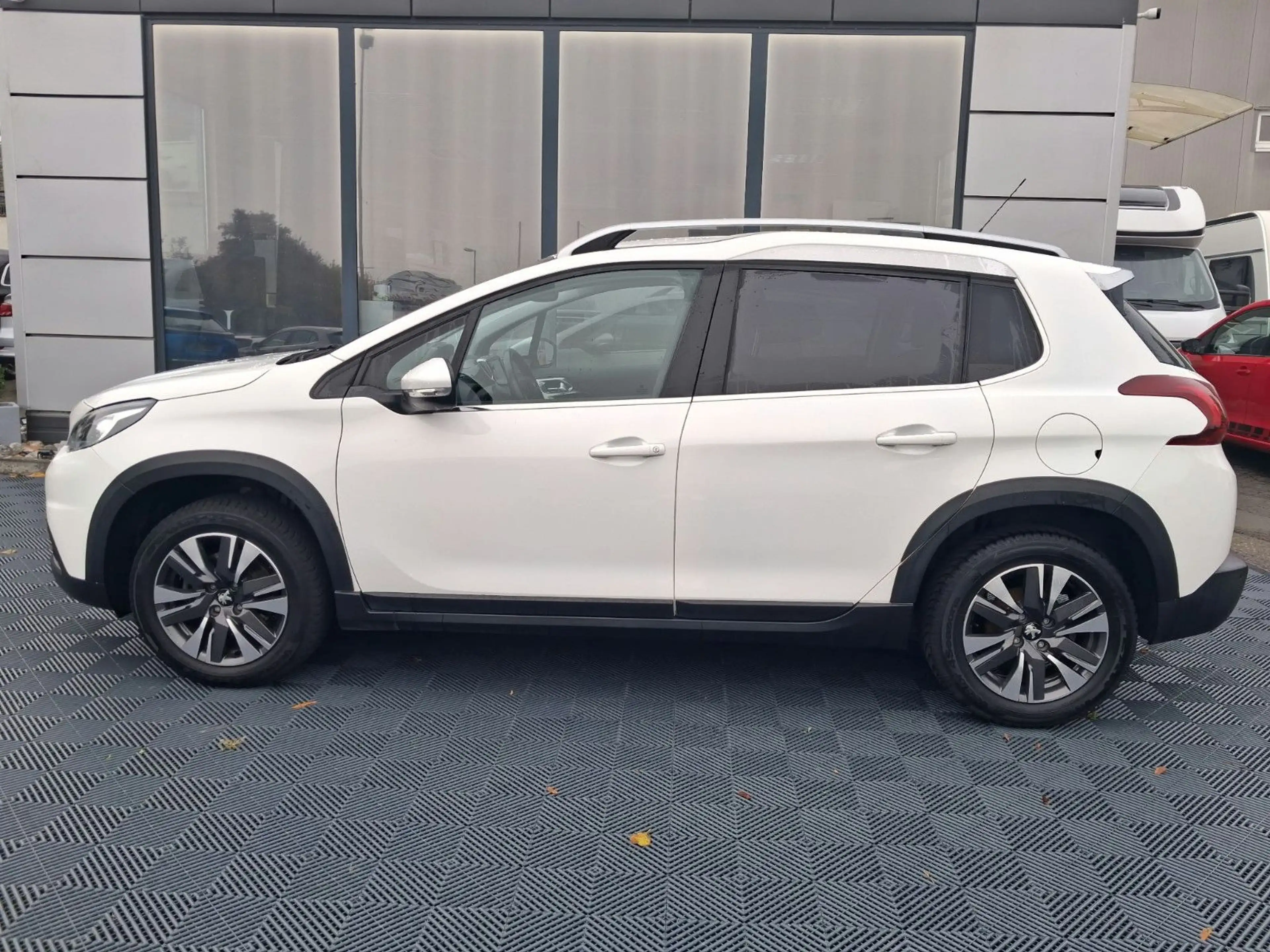 Peugeot 2008 Allure — photo 8