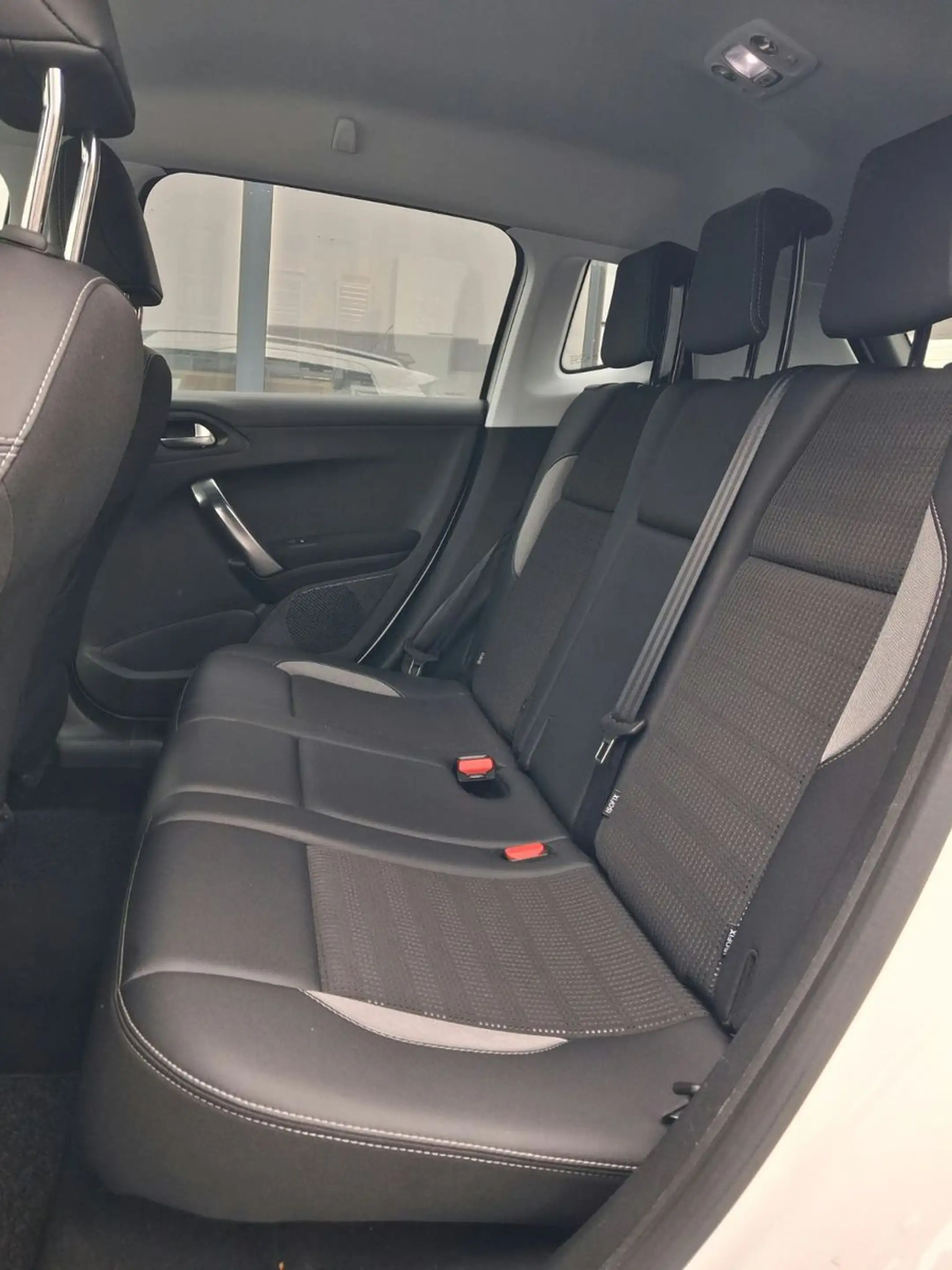 Peugeot 2008 Allure — photo 14