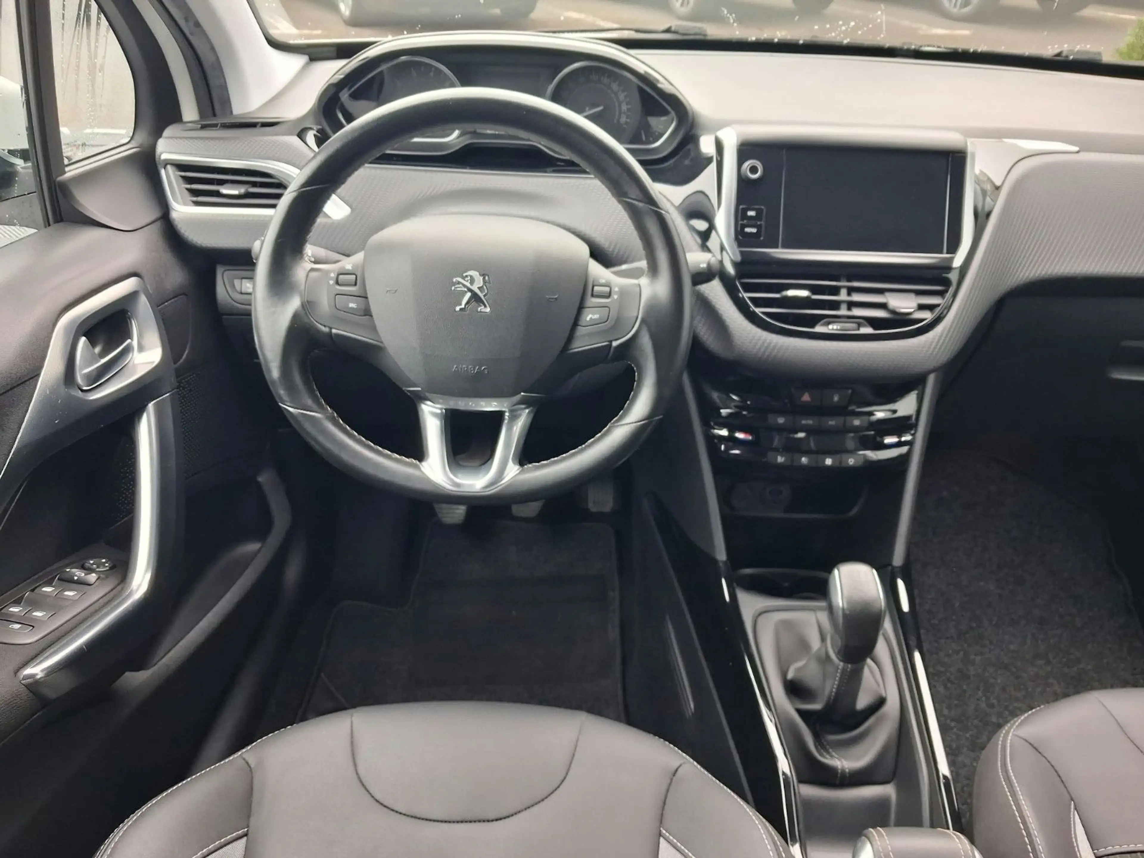 Peugeot 2008 Allure — photo 12
