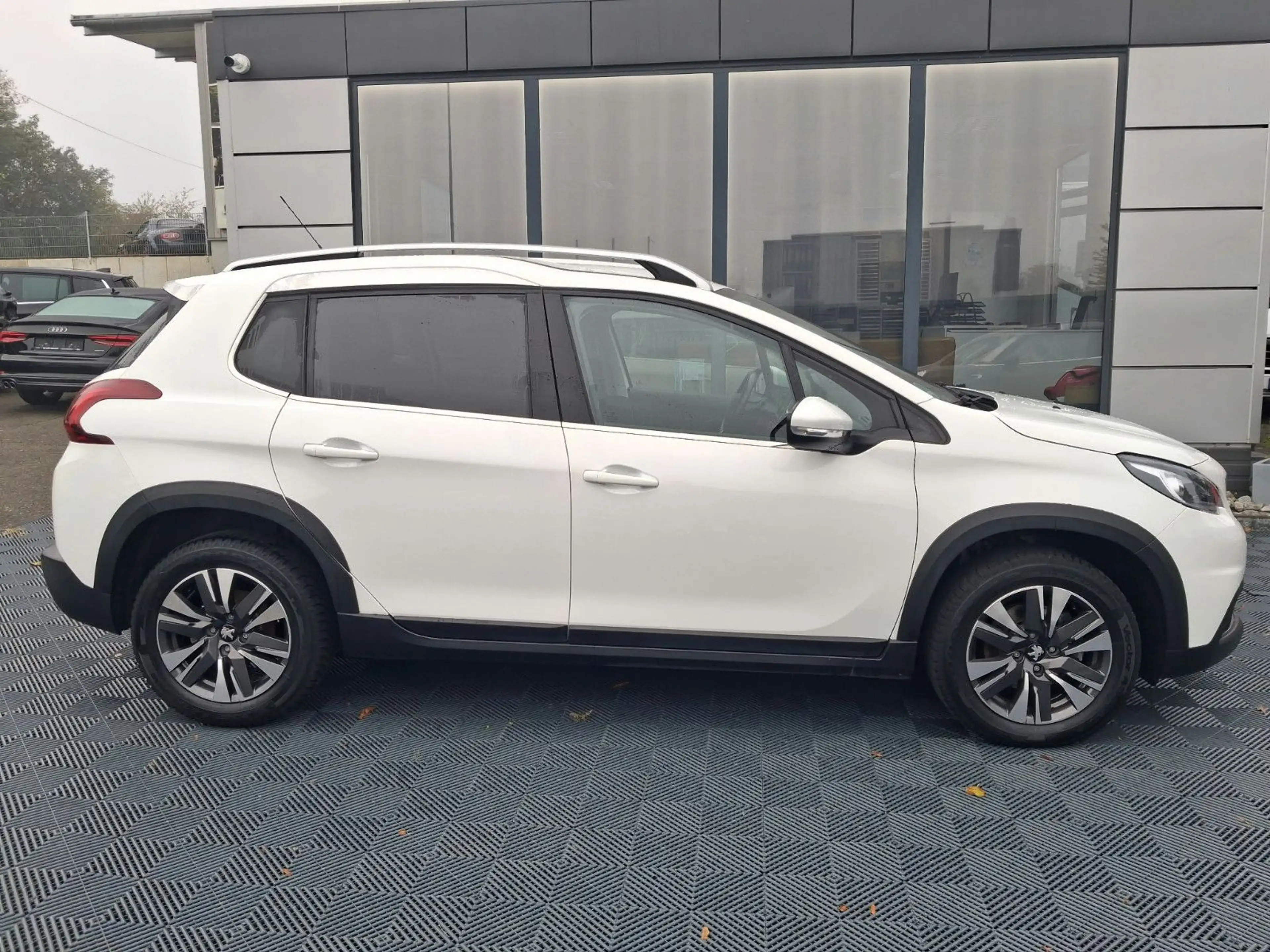 Peugeot 2008 Allure — photo 4