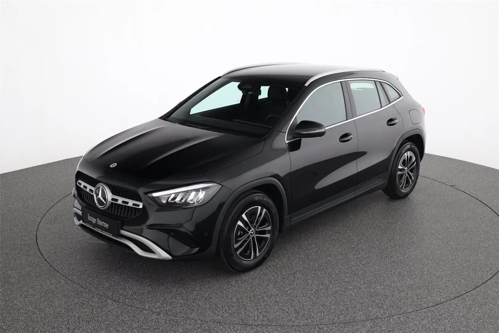 Mercedes-Benz GLA 180 Aut. AHK Park.Assistent Zwart - 2