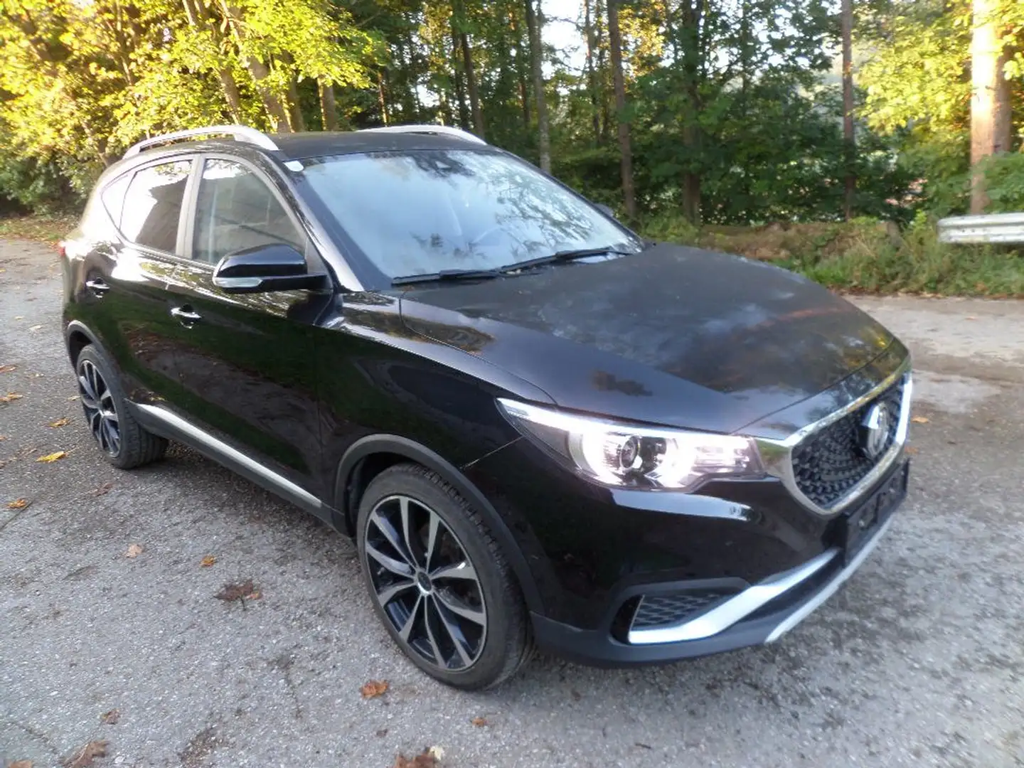 MG ZS EV Luxury Vollausstattung 19" Alufelgen Mwst. ausw Schwarz - 2