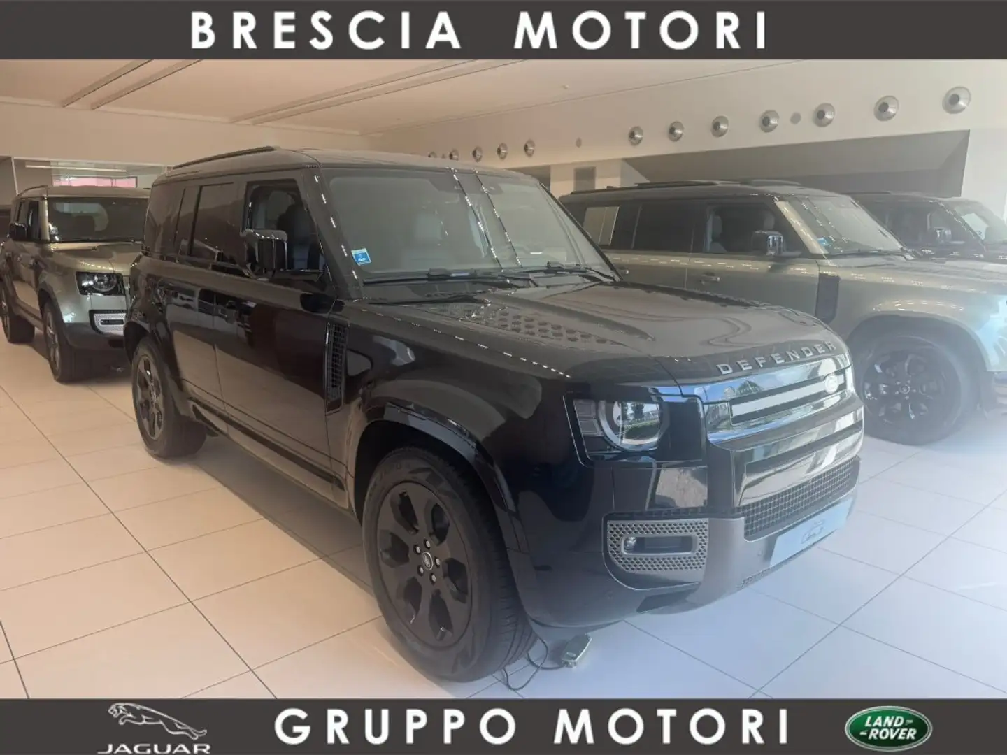 Land Rover Defender 110 3.0d  X-Dynamic SE 200cv Nero - 2