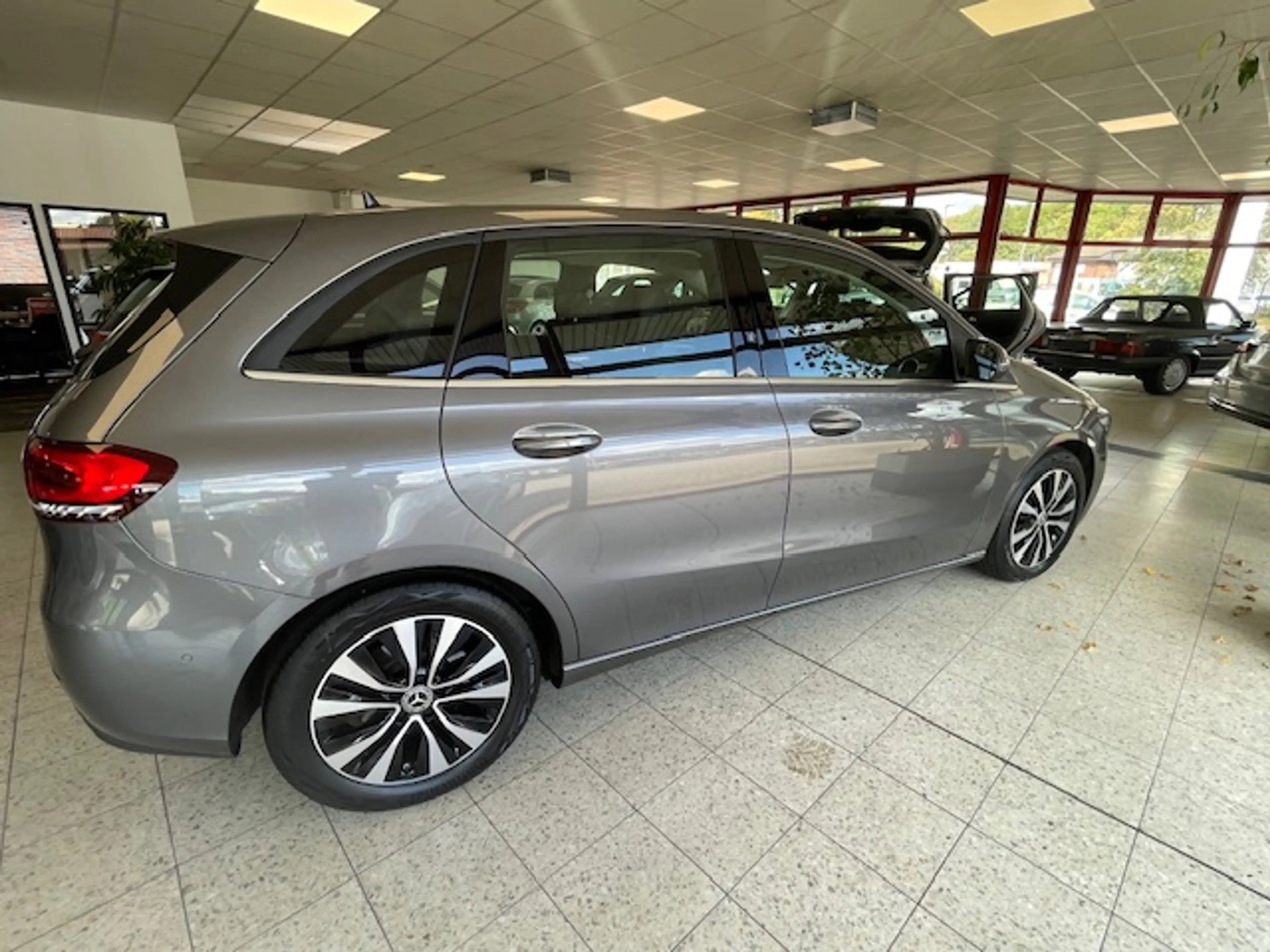 Mercedes-Benz B 220 B 220 d (247.014) — photo 3