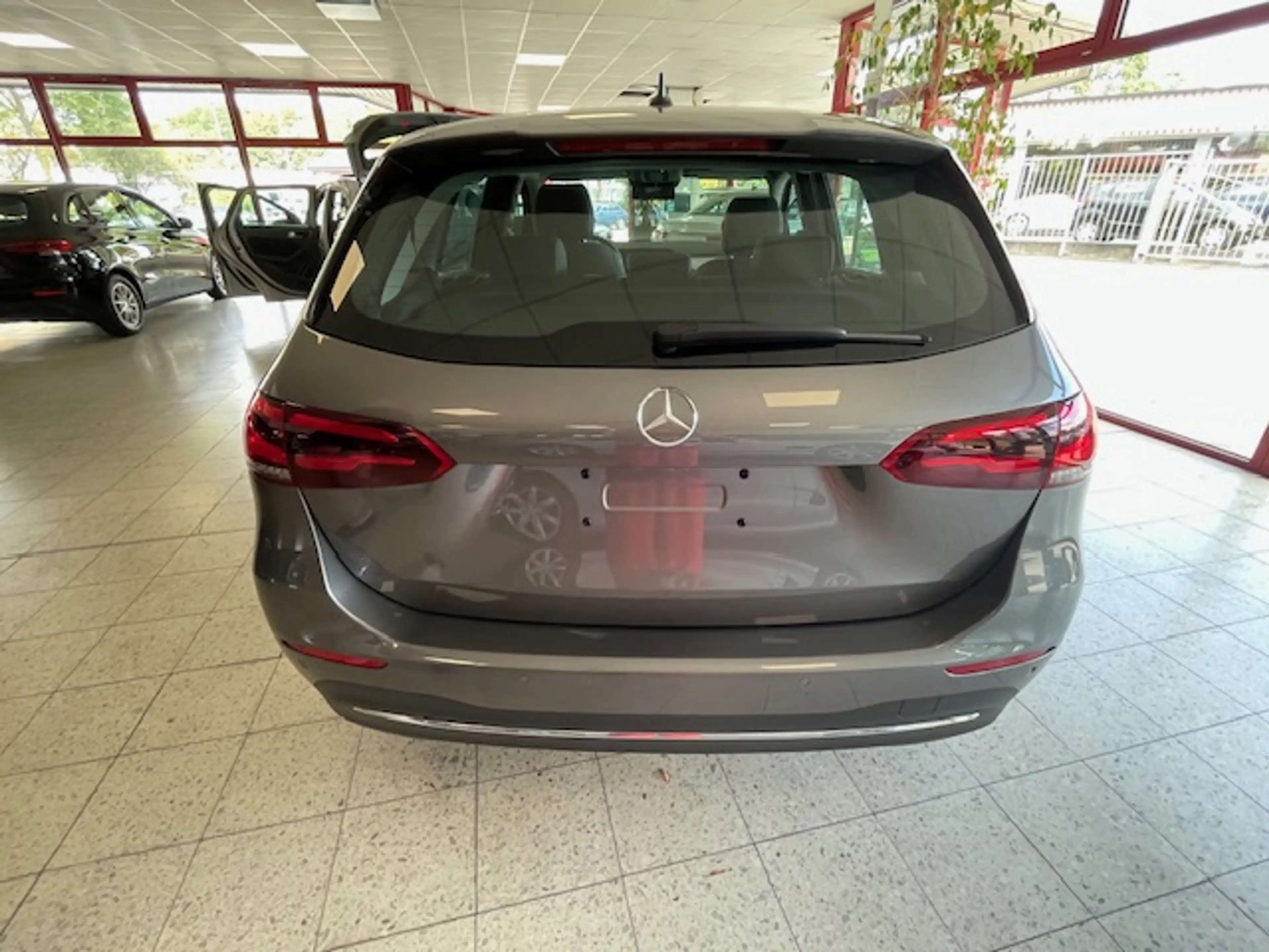 Mercedes-Benz B 220 B 220 d (247.014) — photo 4