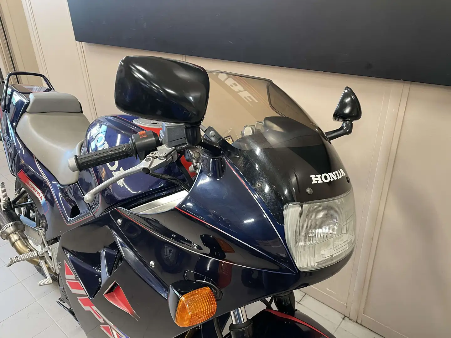 Honda VFR 750 F Modrá - 2