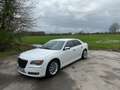 Chrysler 300C bijela - thumbnail 1