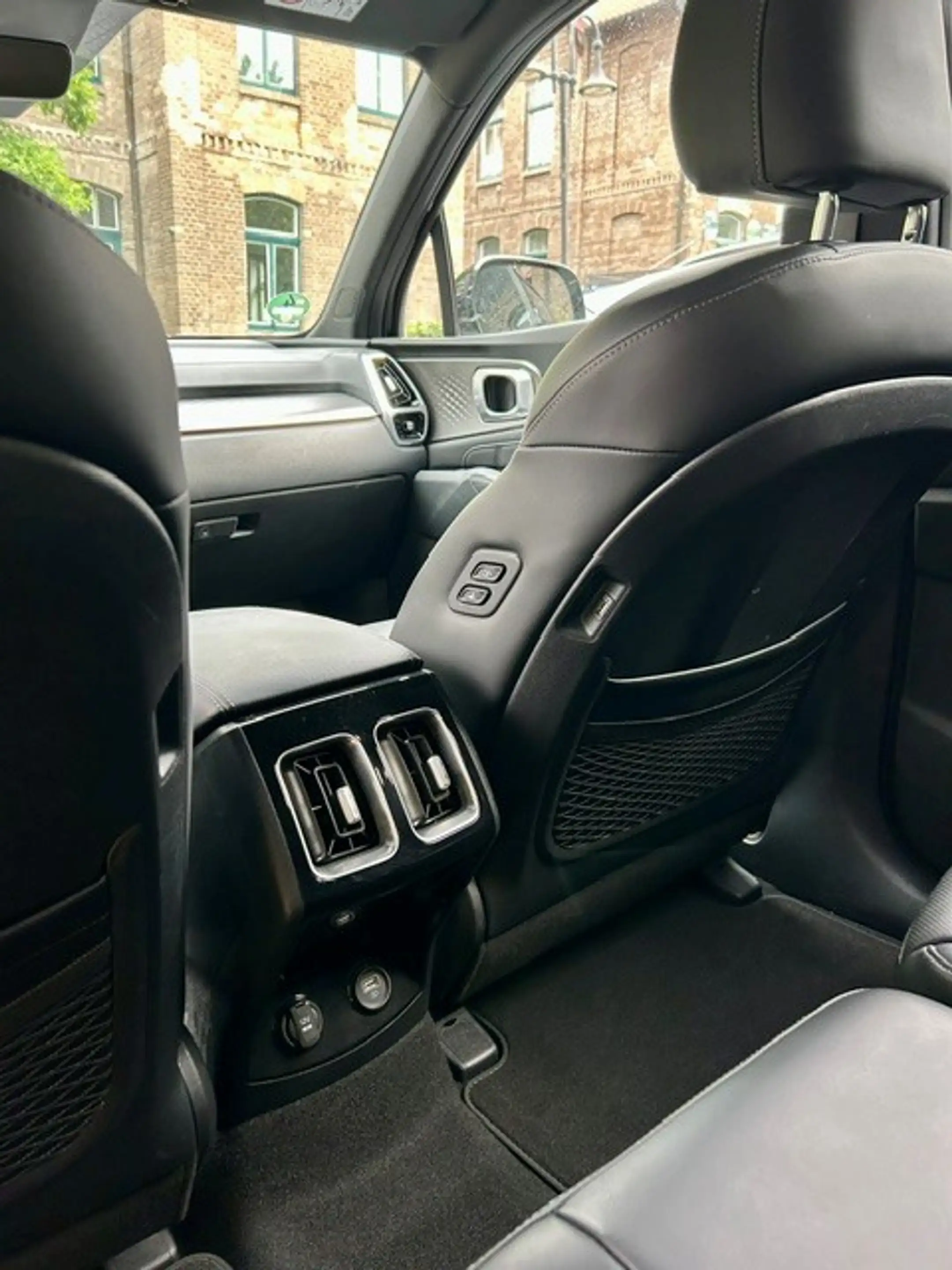 Kia Sorento Platinum 4WD Plug-In Hybrid — photo 11