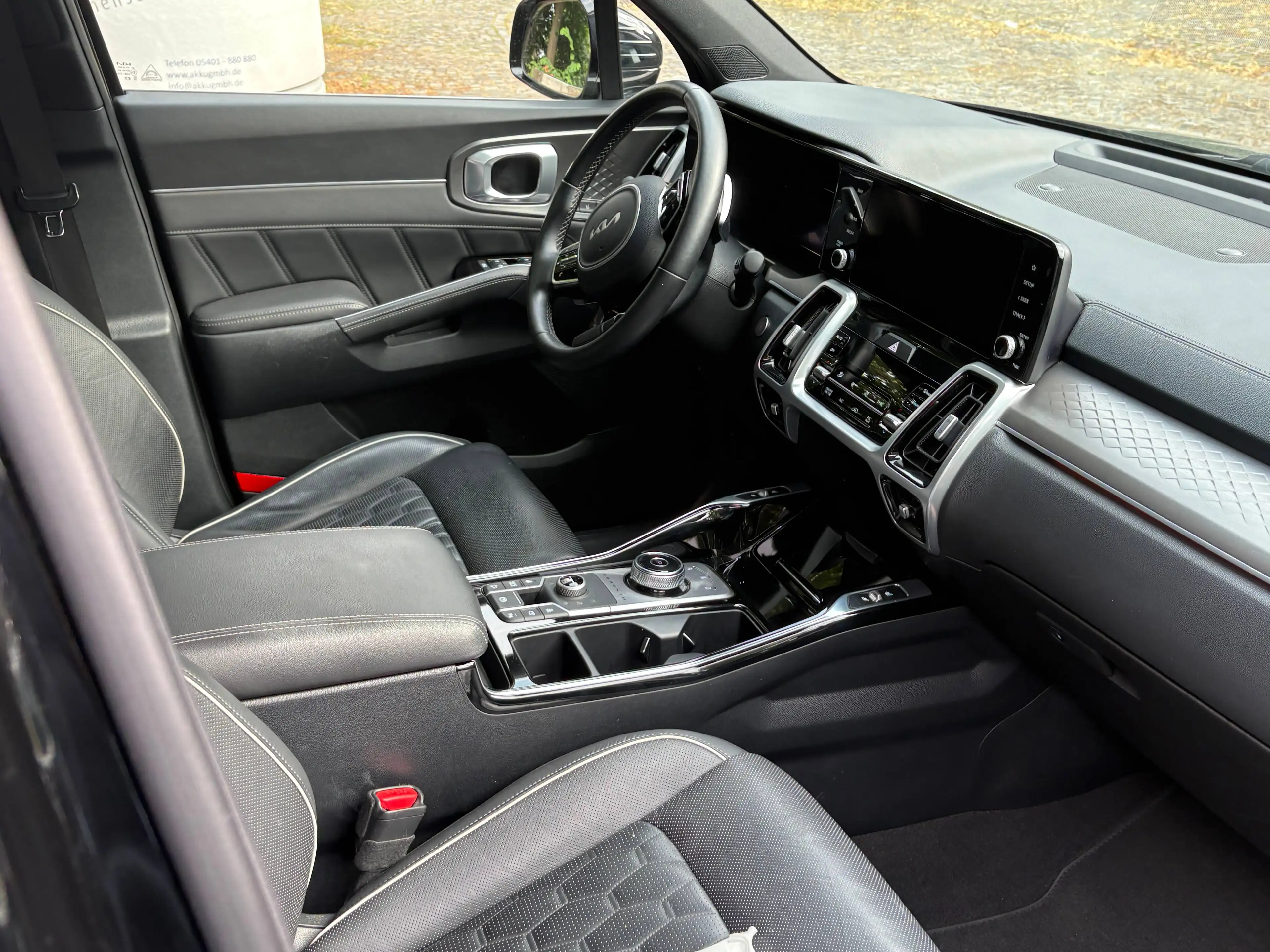 Kia Sorento Platinum 4WD Plug-In Hybrid — photo 12