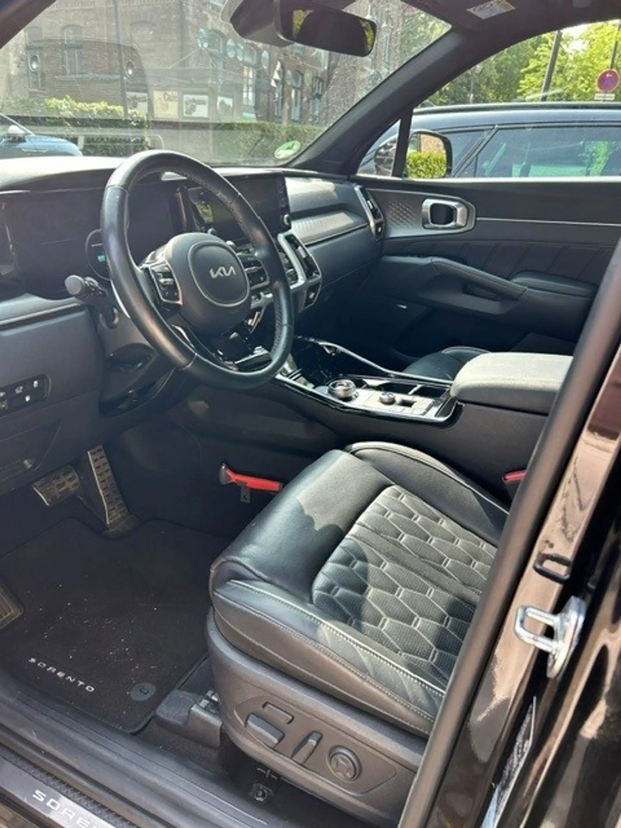 Kia Sorento Platinum 4WD Plug-In Hybrid — photo 4