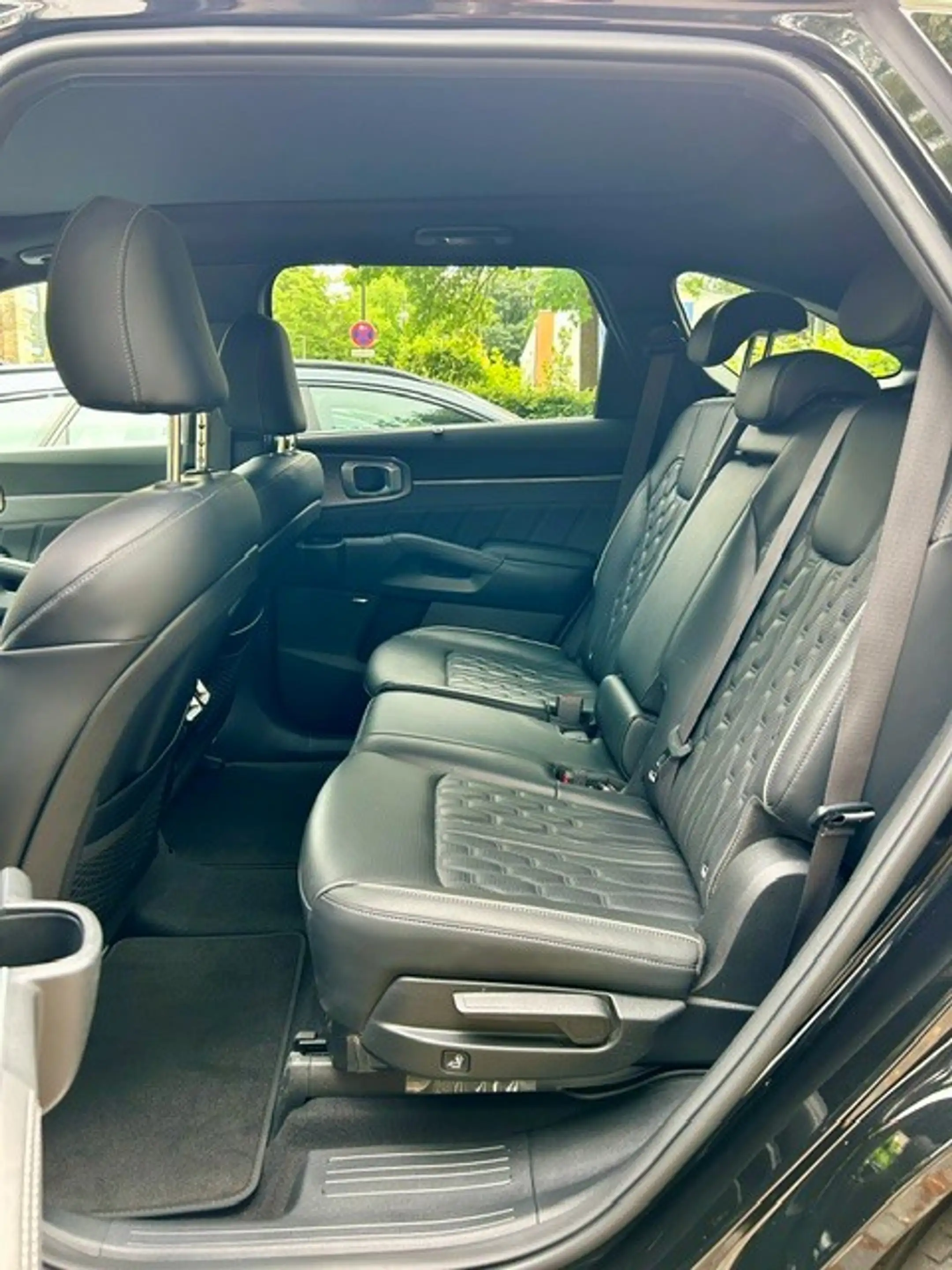 Kia Sorento Platinum 4WD Plug-In Hybrid — photo 13