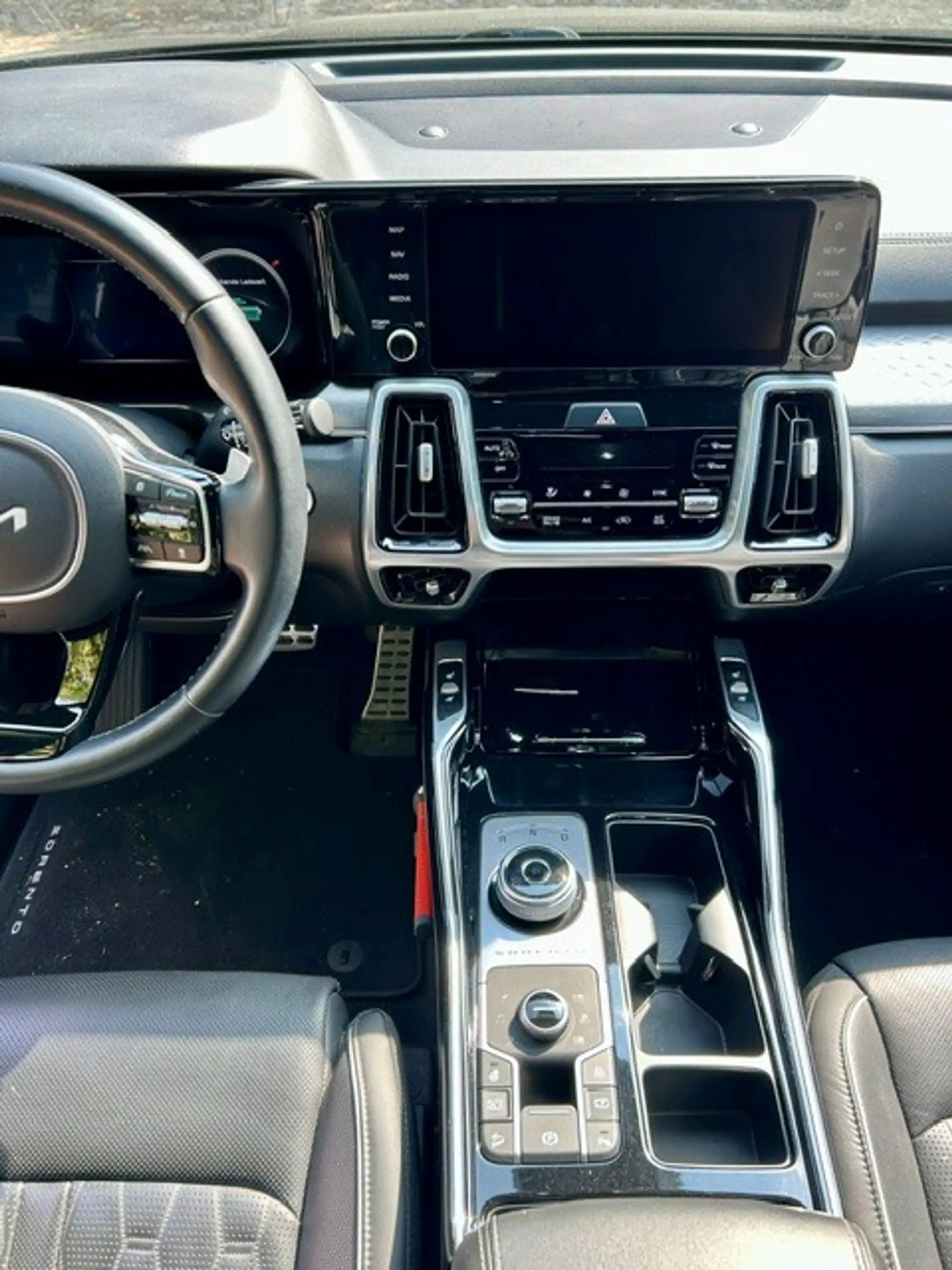 Kia Sorento Platinum 4WD Plug-In Hybrid — photo 7