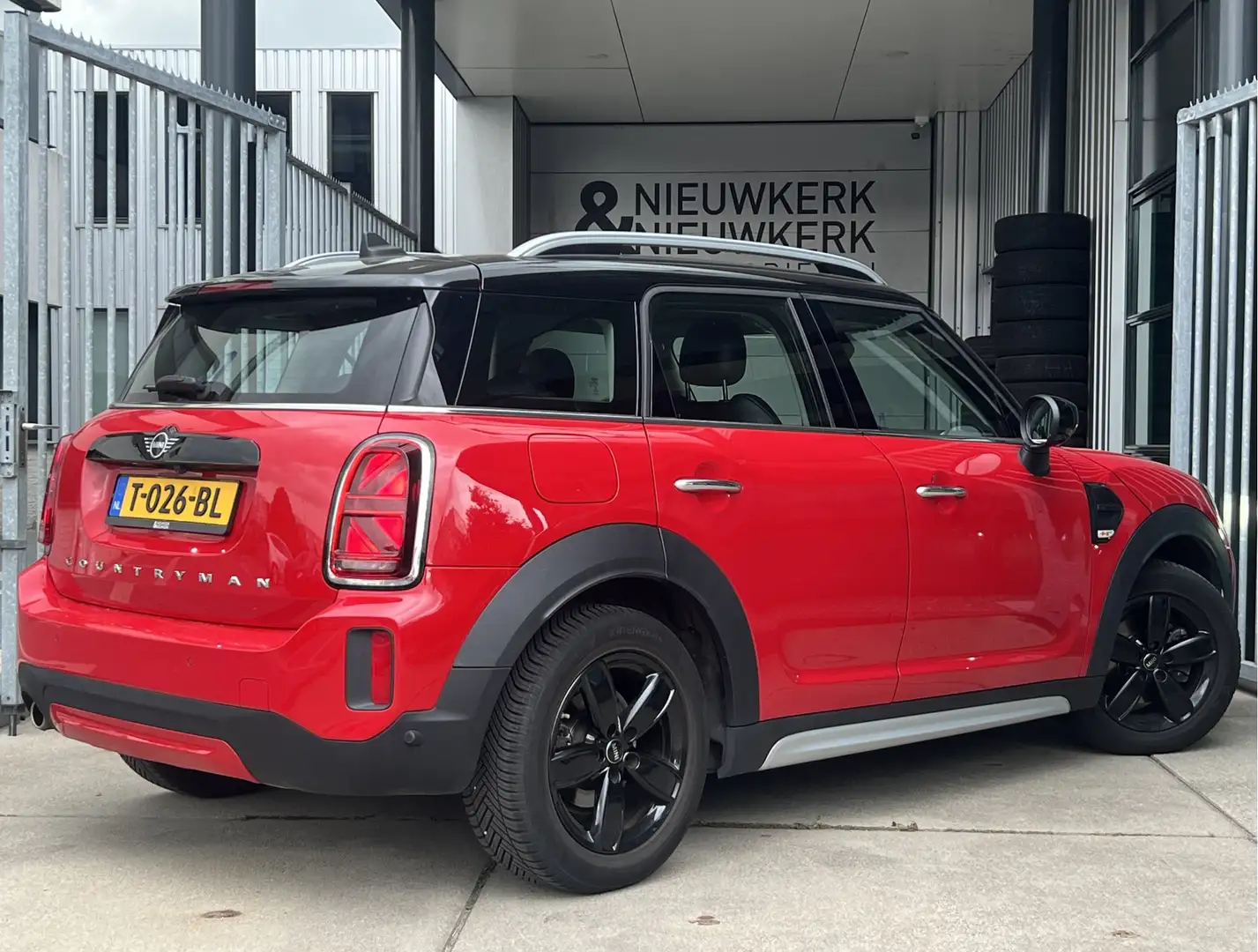 MINI Cooper Countryman Mini 1.5 ALL4 | AUTOMAAT I LEDER | APPLE CARPLAY | Rood - 2