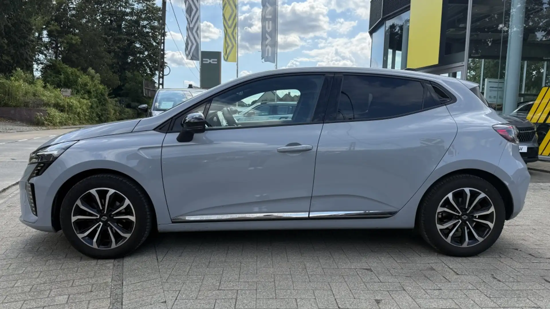 Renault Clio V TCe 90 Techno (EURO 6d) Grau - 2