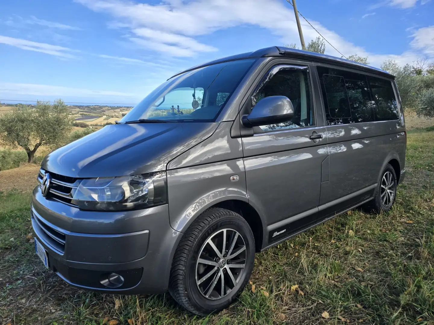 Volkswagen T5 California T5.1 California Beach Edition TD 140cv DSG srebrna - 2