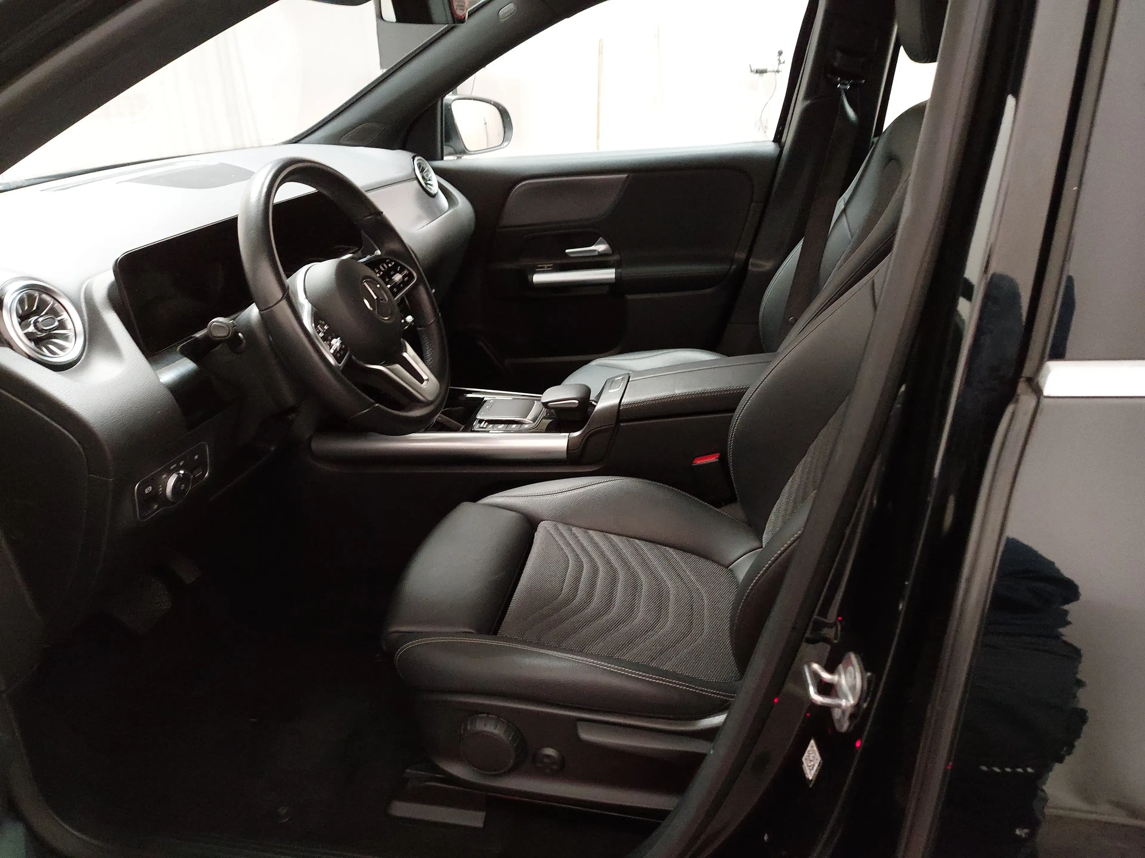 Mercedes-Benz EQA 250 MB EQA 250 Progressive T-Leder Navi LED Shz RFK — photo 6