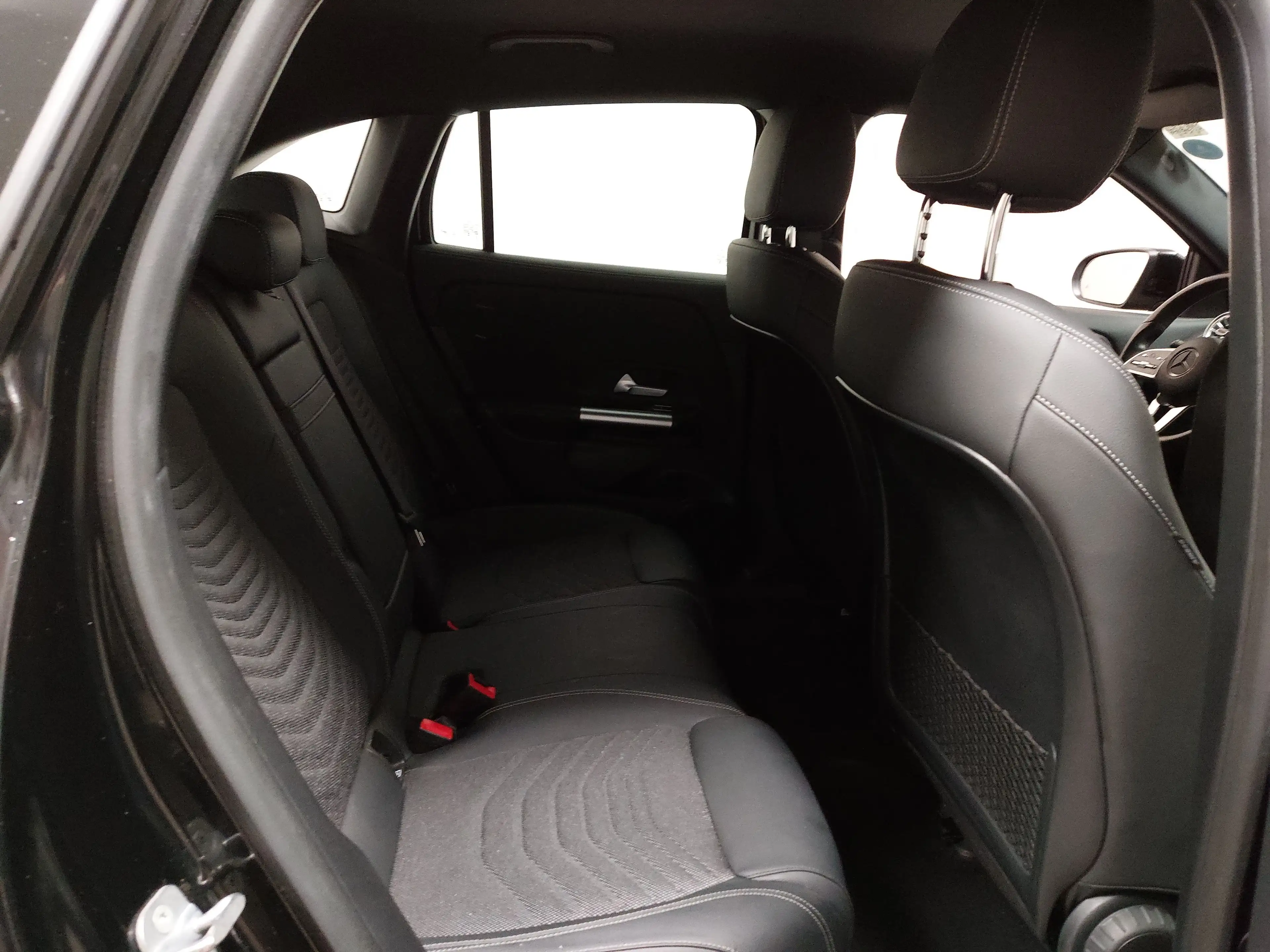 Mercedes-Benz EQA 250 MB EQA 250 Progressive T-Leder Navi LED Shz RFK — photo 12