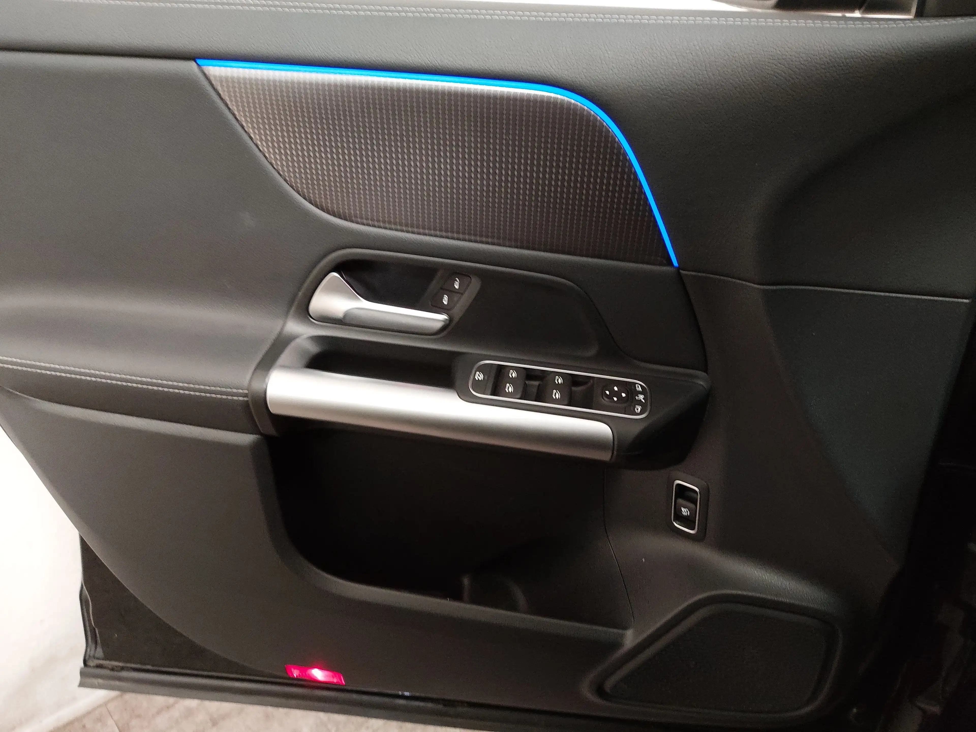 Mercedes-Benz EQA 250 MB EQA 250 Progressive T-Leder Navi LED Shz RFK — photo 5