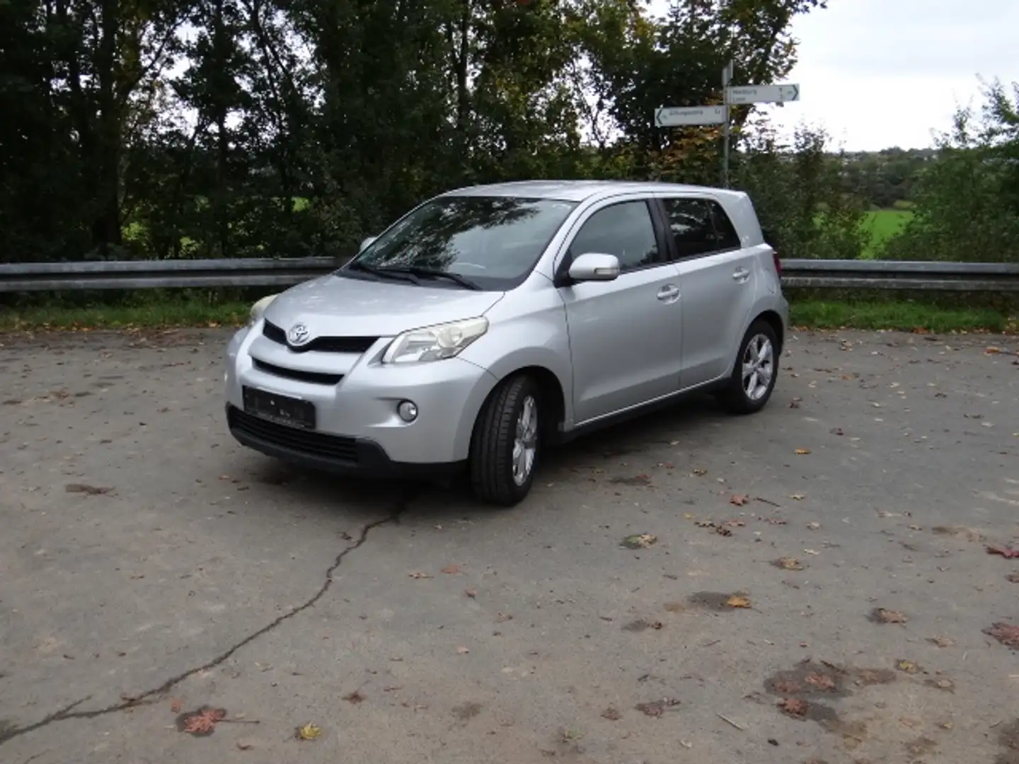 Toyota Urban Cruiser Urban Cruiser 1.33, Klima, FB/ZV, el. FH, Alu 16" Silber - 2