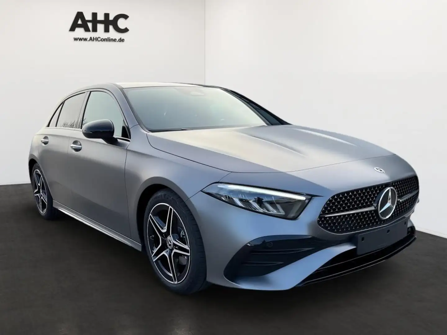 Mercedes-Benz A 200 ++ AMG-MANUFAKTUR+NIGHT+PANORAMA+WINTER ++ Grau - 2
