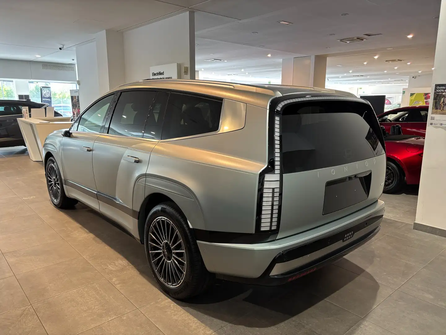 Hyundai IONIQ 9 Ioniq 9 110 kWh Calligraphy awd performance Grigio - 2