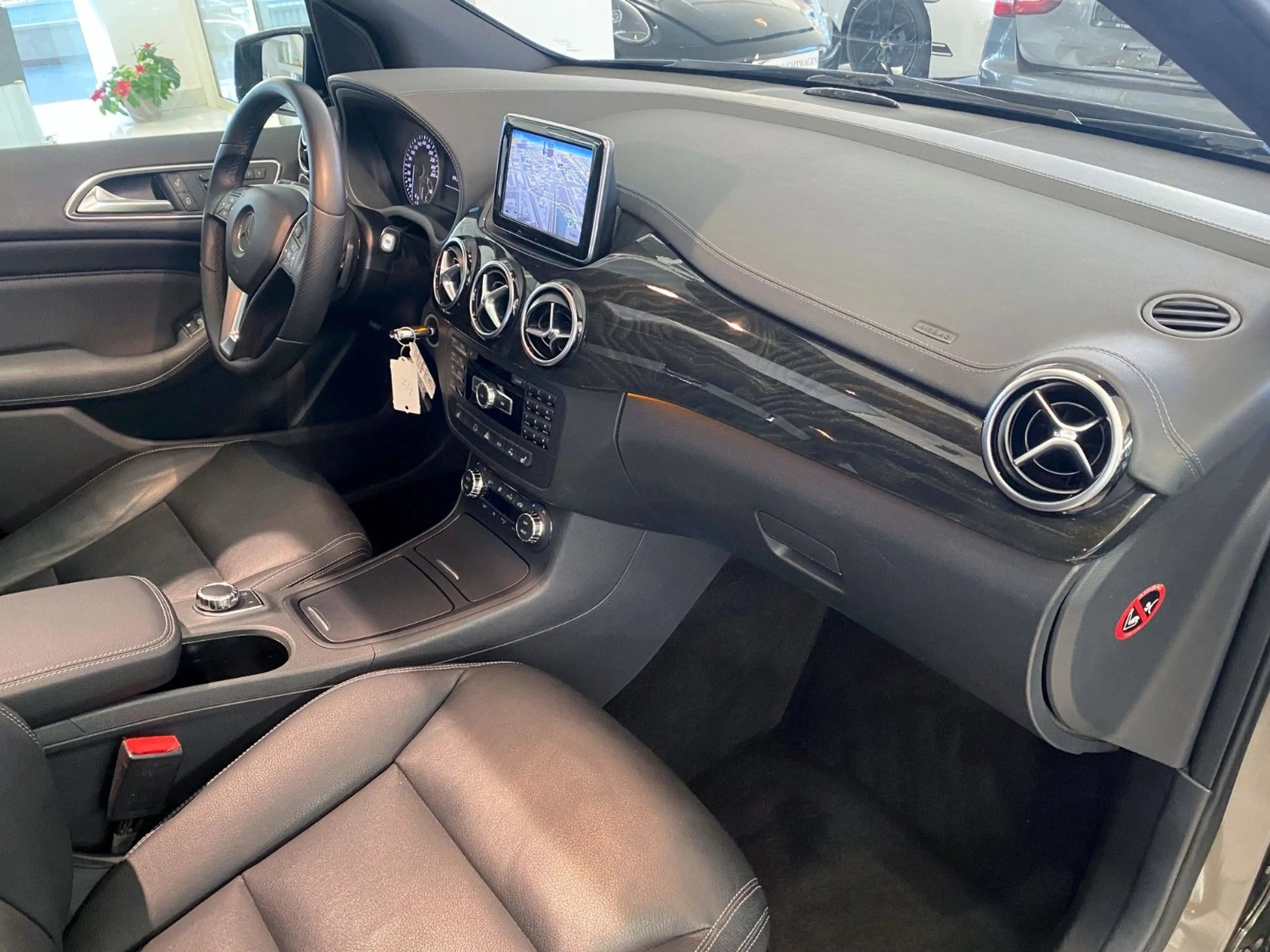 Mercedes-Benz B 250 Night Paket/Pano/Spur/Comand/Xenon/AhK — photo 11