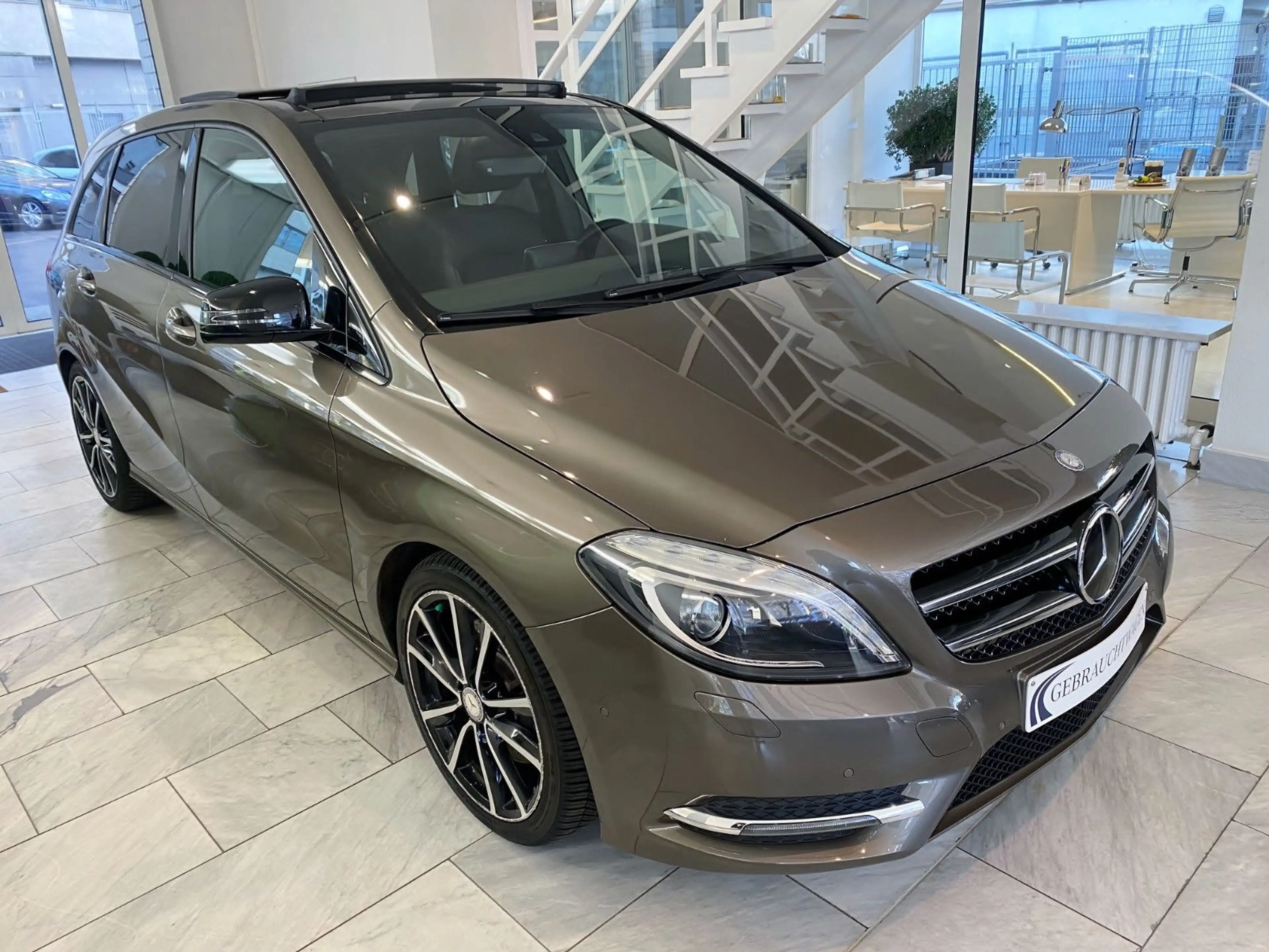 Mercedes-Benz B 250 Night Paket/Pano/Spur/Comand/Xenon/AhK — photo 3