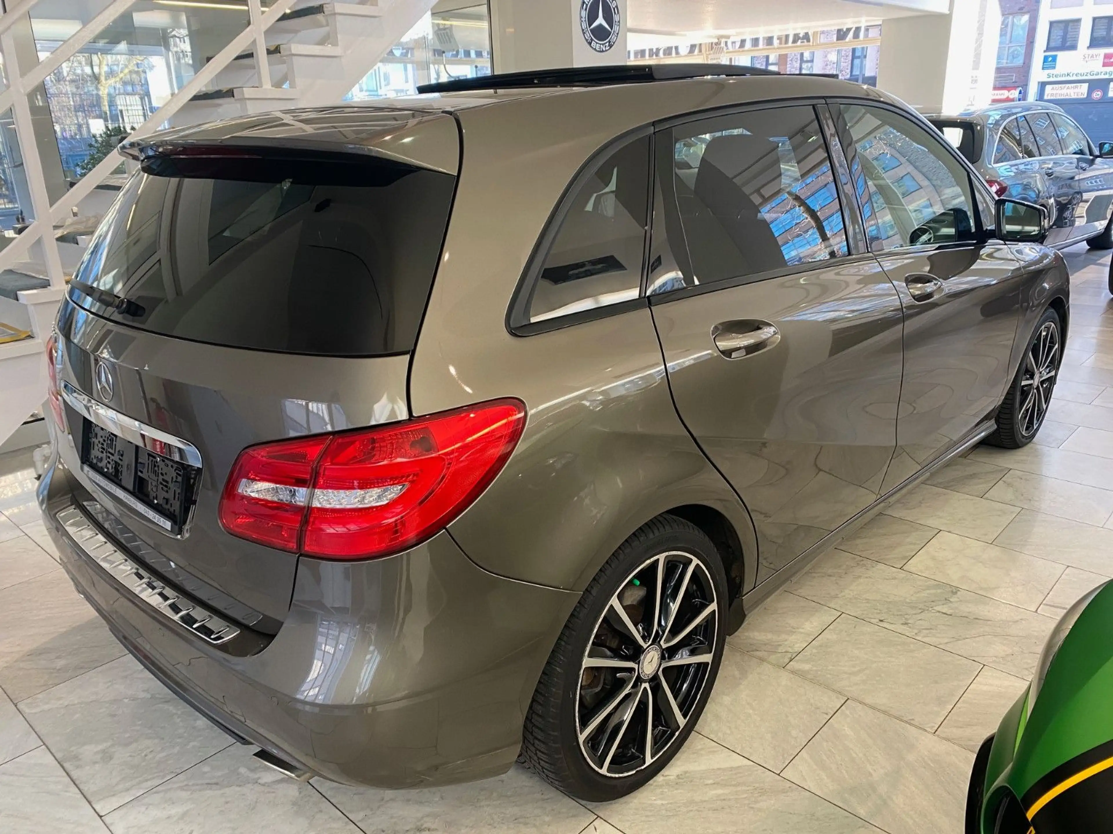Mercedes-Benz B 250 Night Paket/Pano/Spur/Comand/Xenon/AhK — photo 4