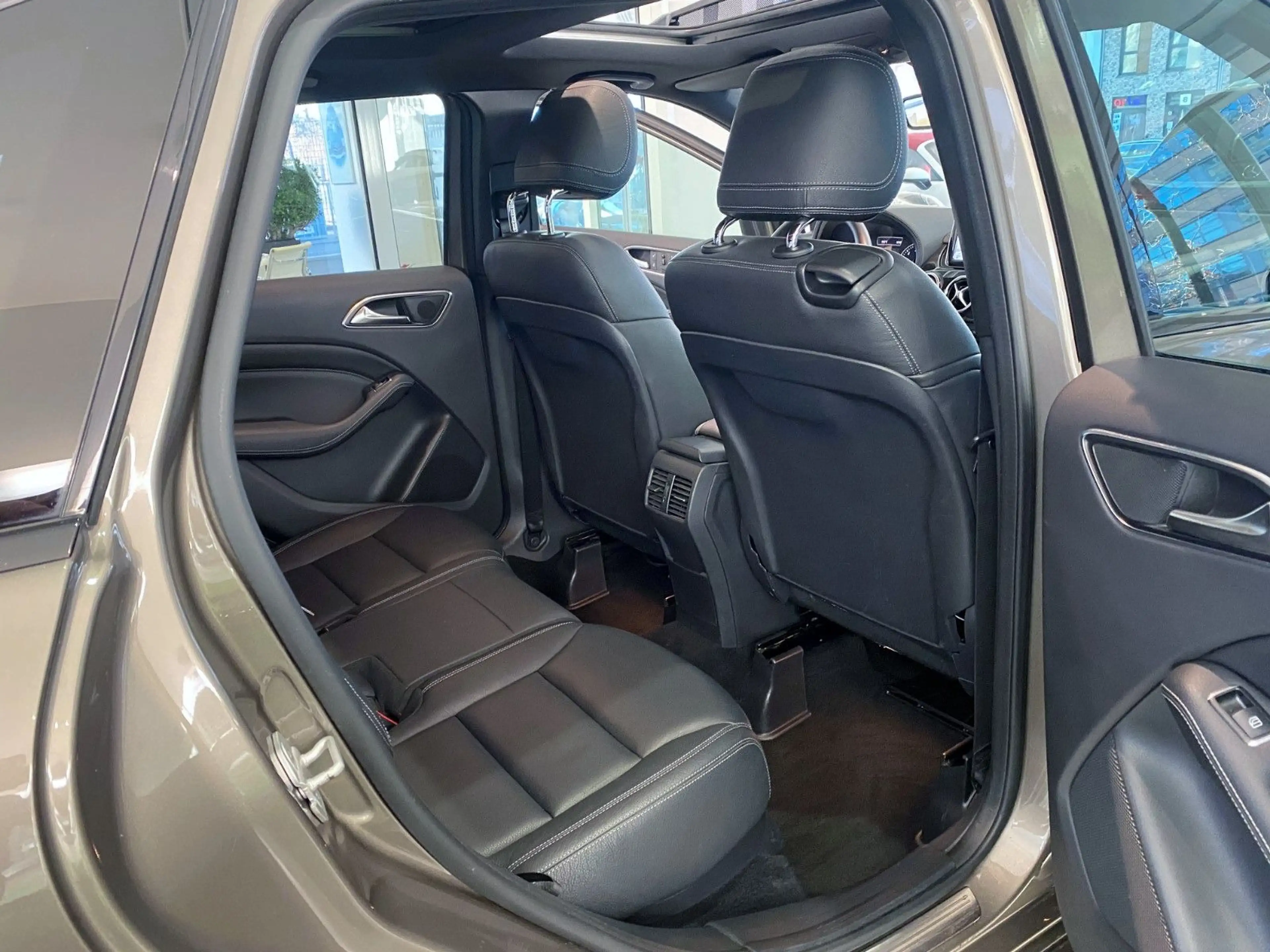Mercedes-Benz B 250 Night Paket/Pano/Spur/Comand/Xenon/AhK — photo 9