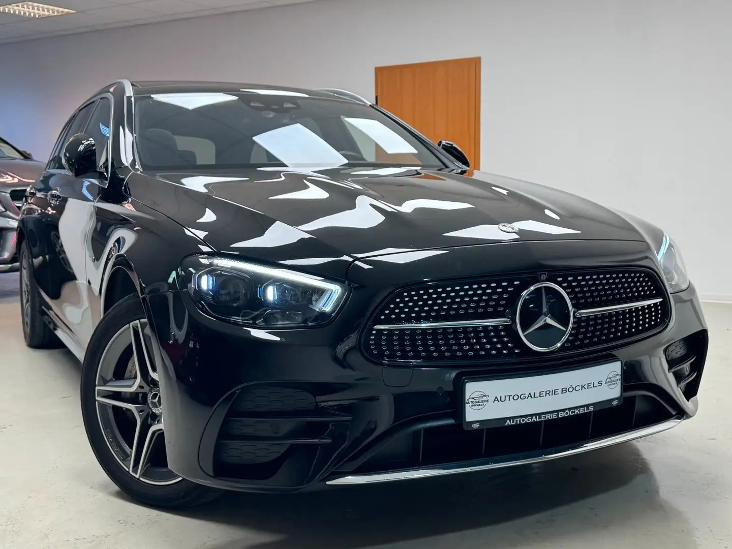 Mercedes-Benz E 300 de 4Matic AMG°Junge Sterne Garantie°AHK° Schwarz - 1