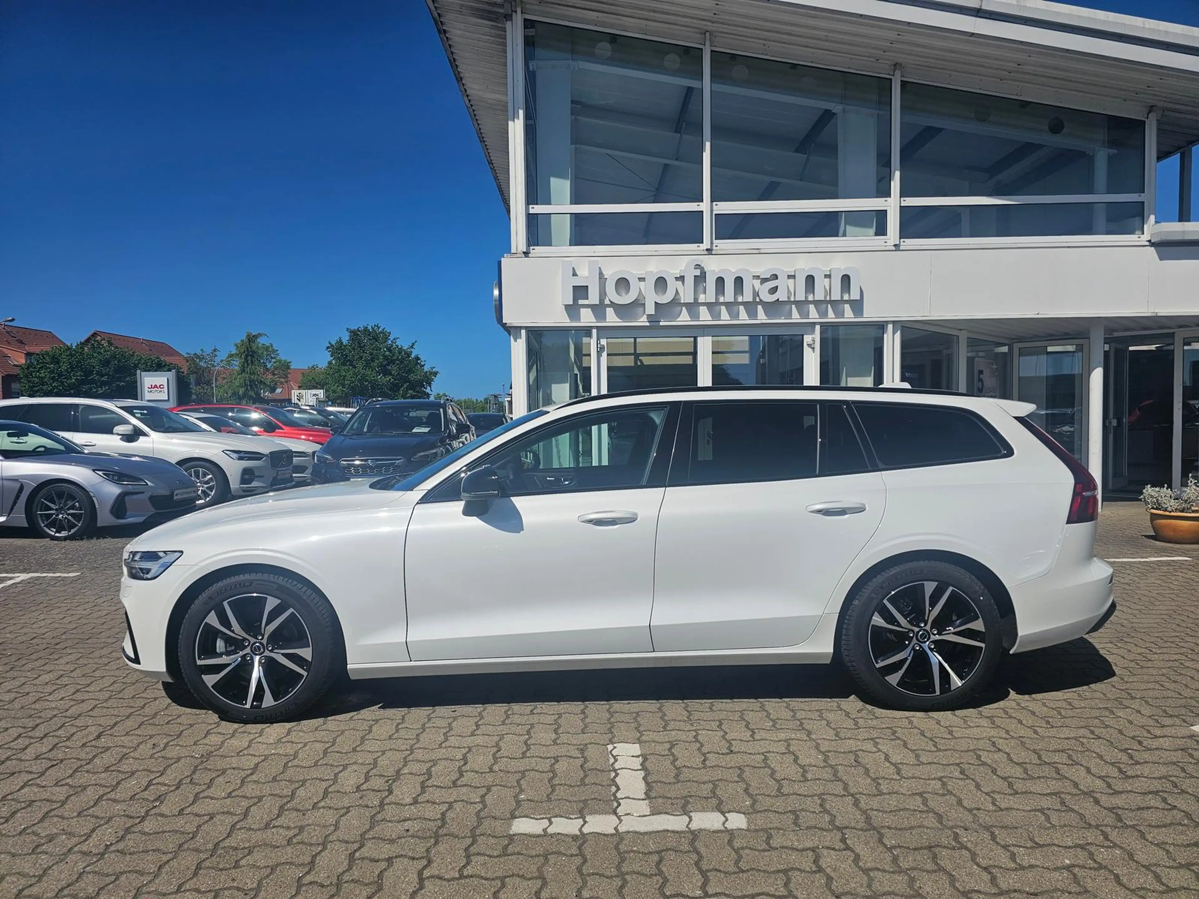Volvo V60 B4 (Benzin) Aut. Plus Dark ACC/Navi/Kamera — photo 2